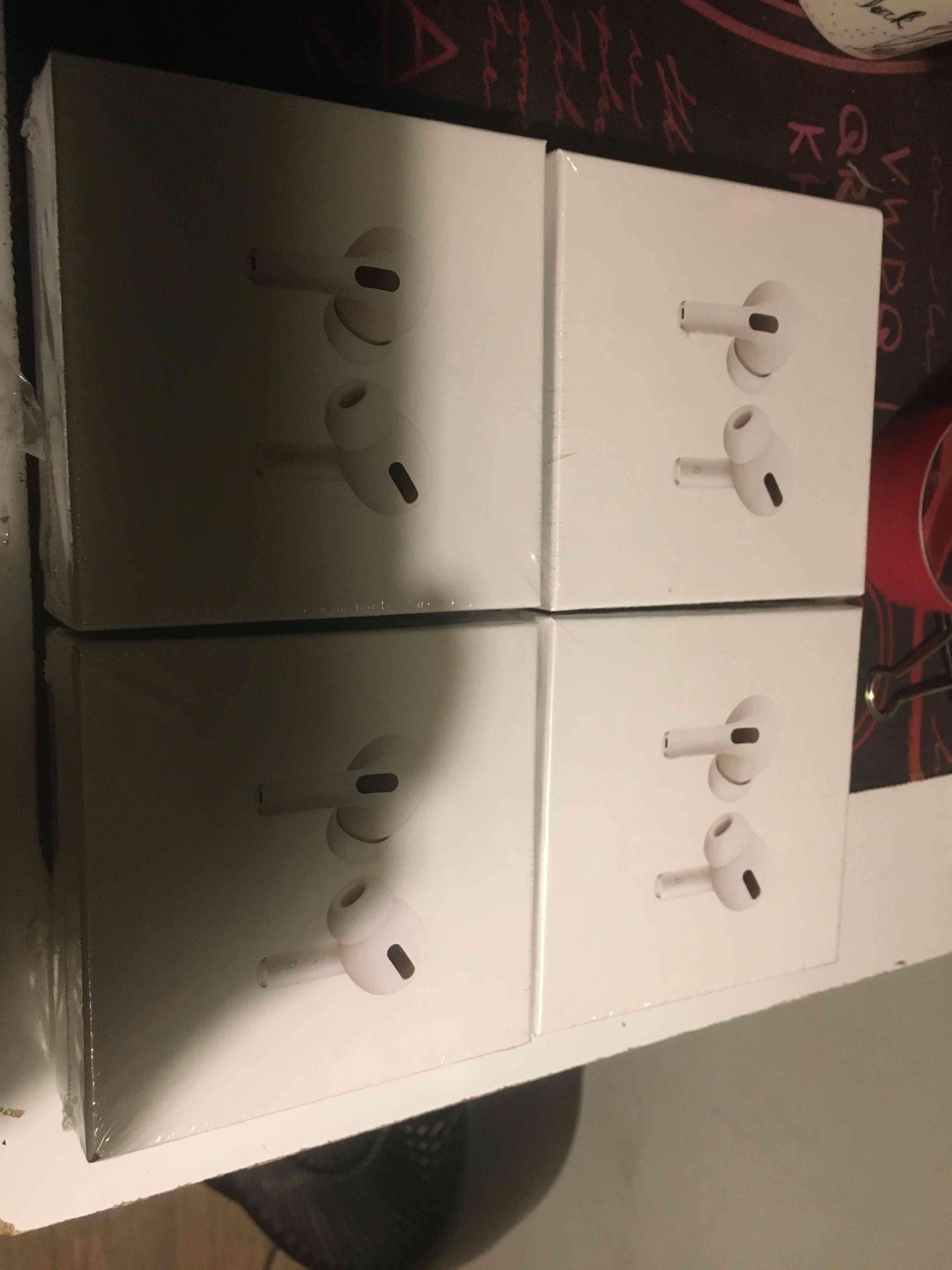 Audífonos blancos nuevos en caja AirPods genericos - 1
