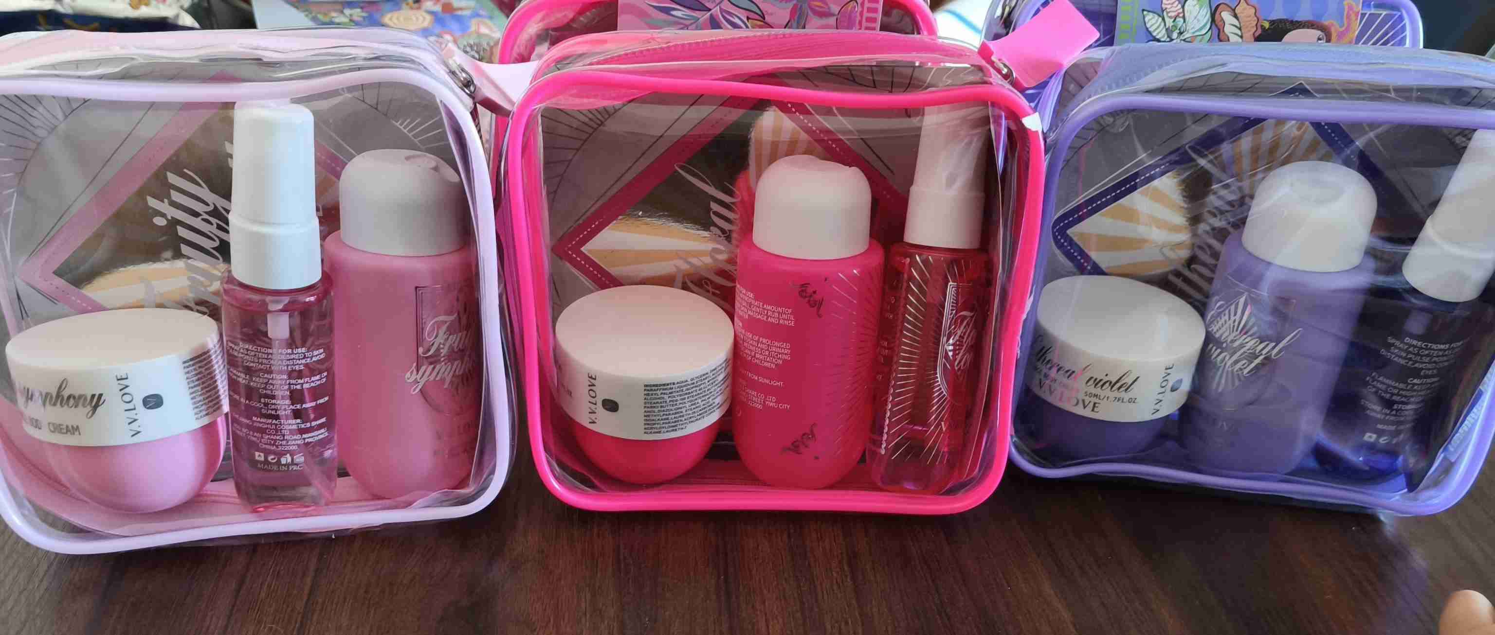 Set de cosméticos en estuche transparente - 1