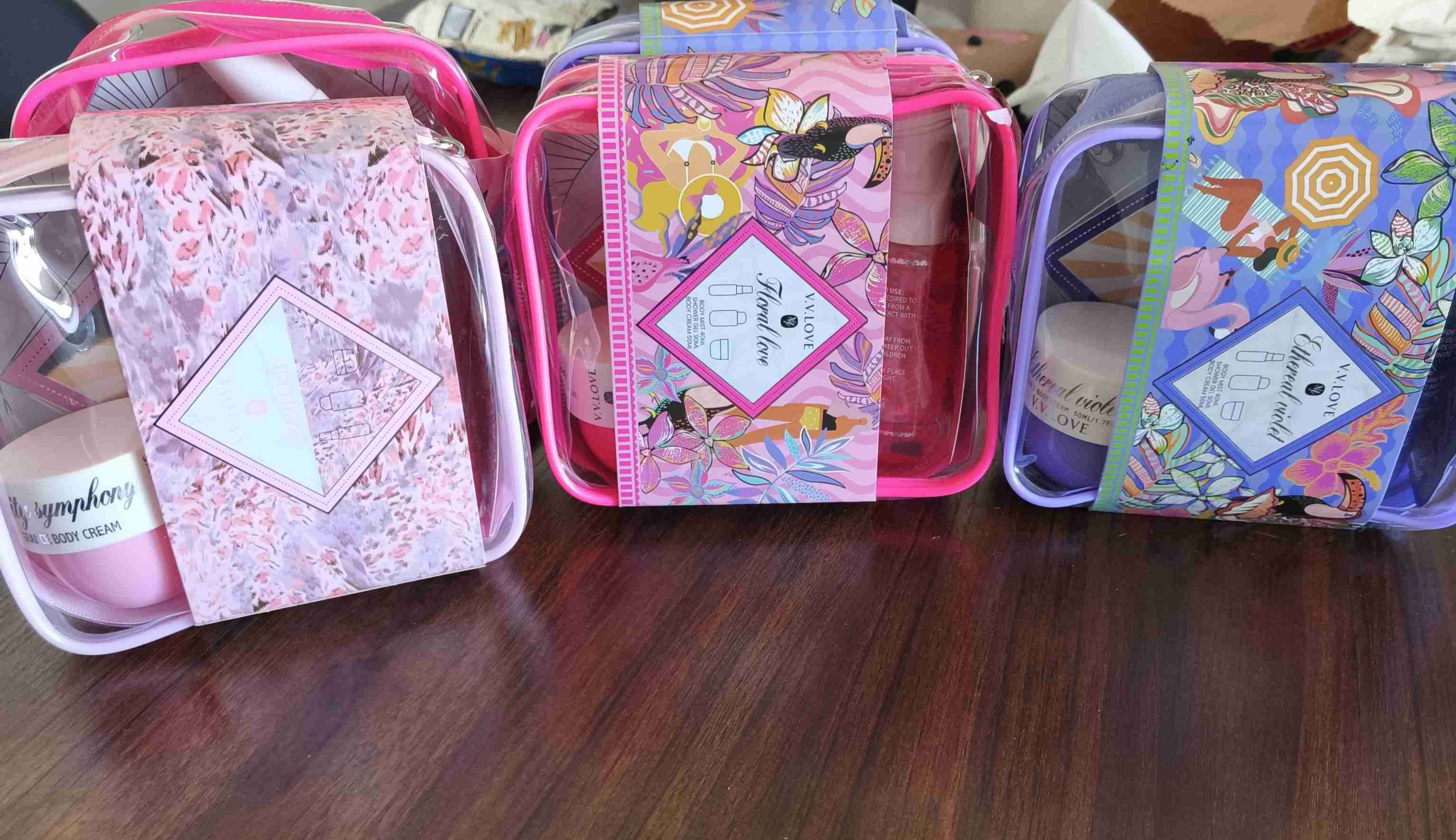 Set de cosméticos en estuche transparente - 2