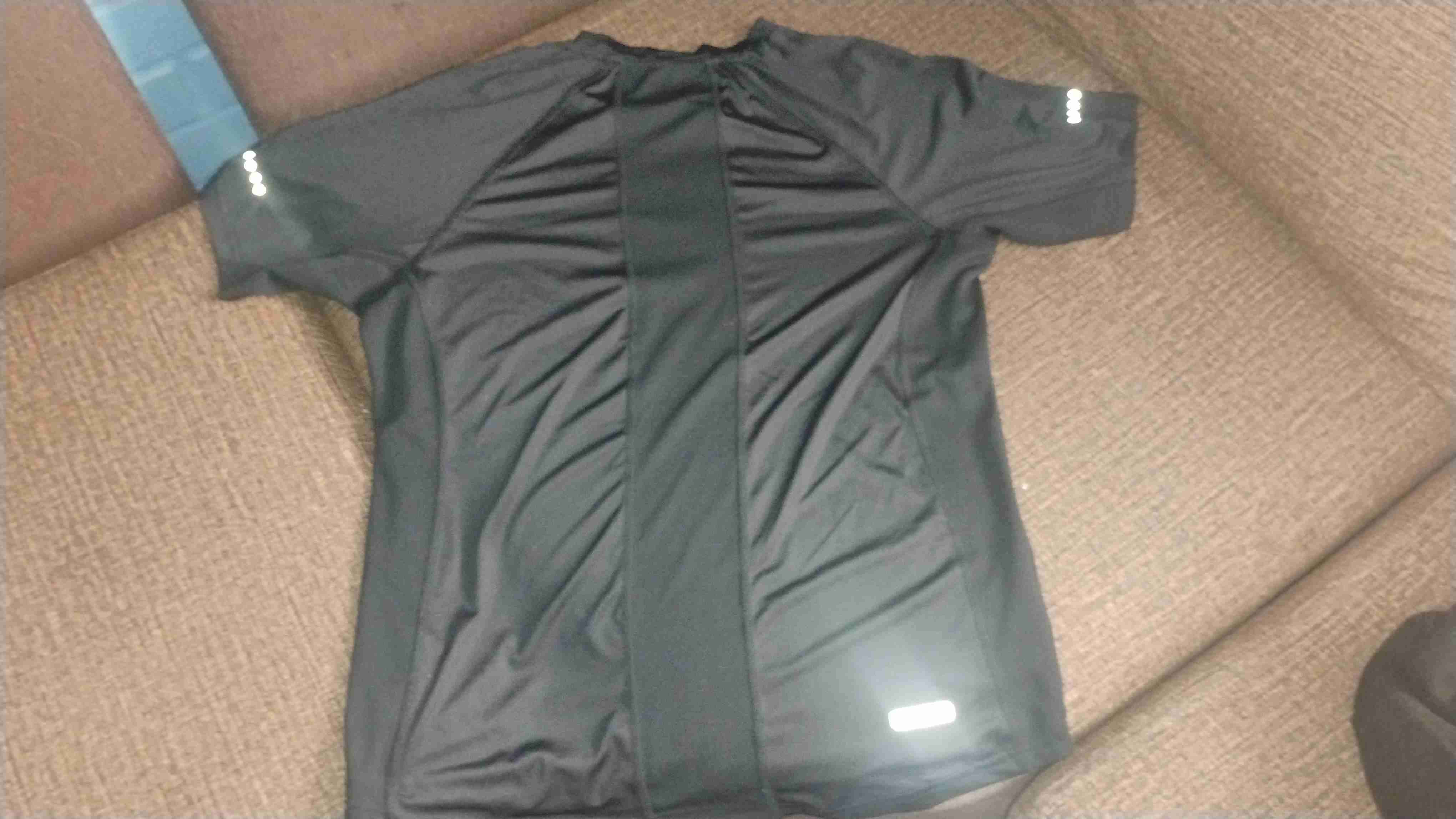 Polera deportiva negra - 1
