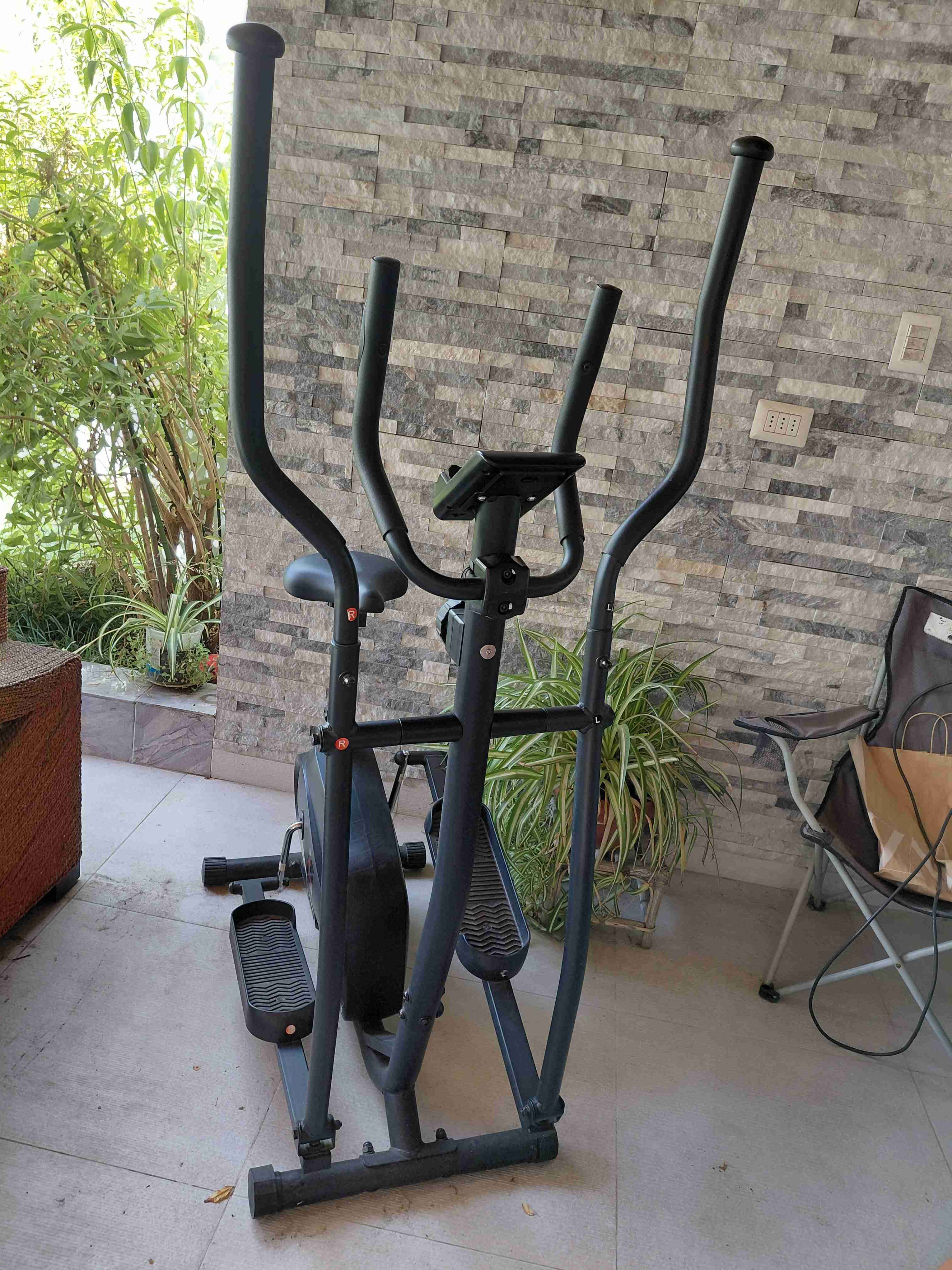 Bicicleta estática negra - miniatura 2