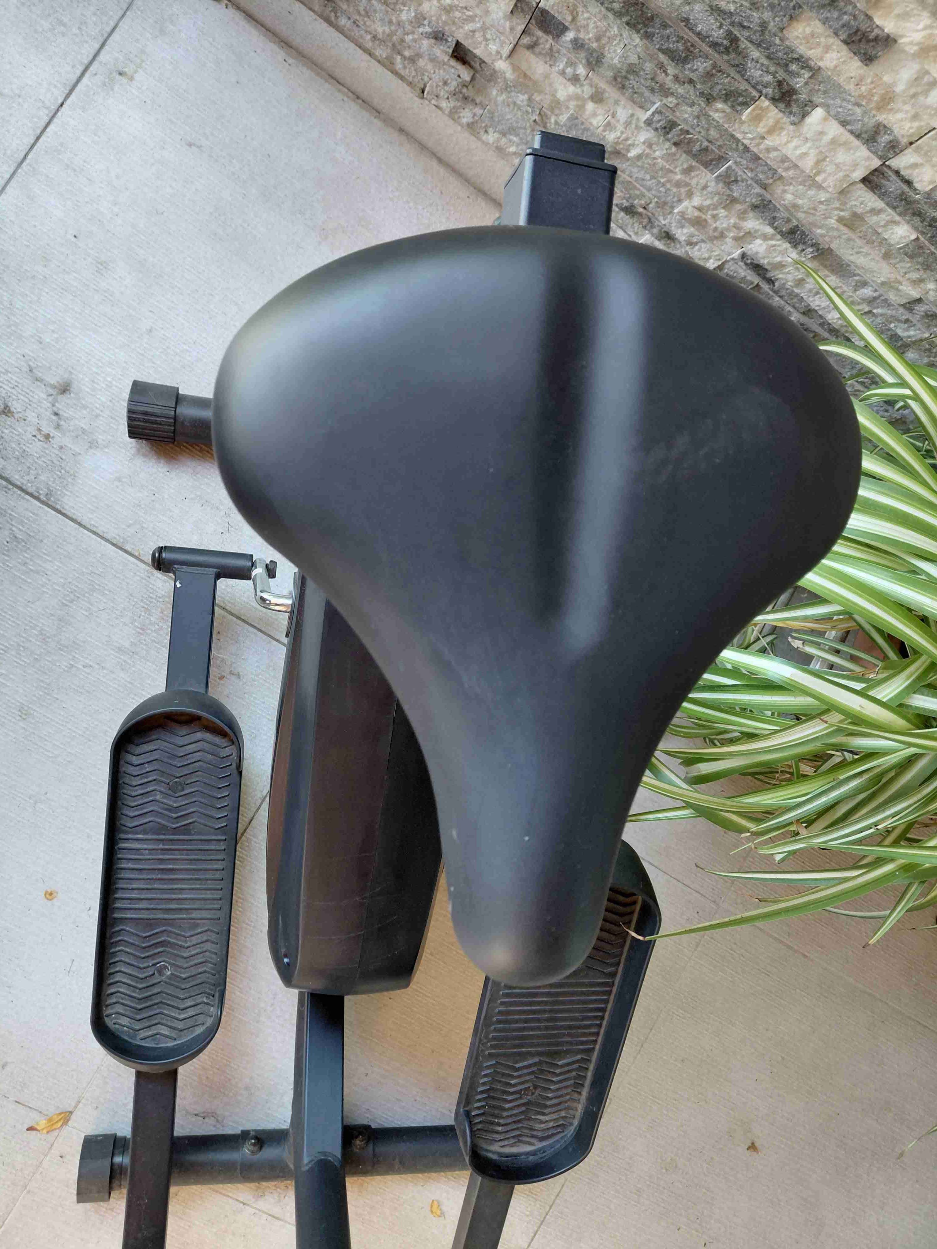 Bicicleta estática negra - miniatura 4