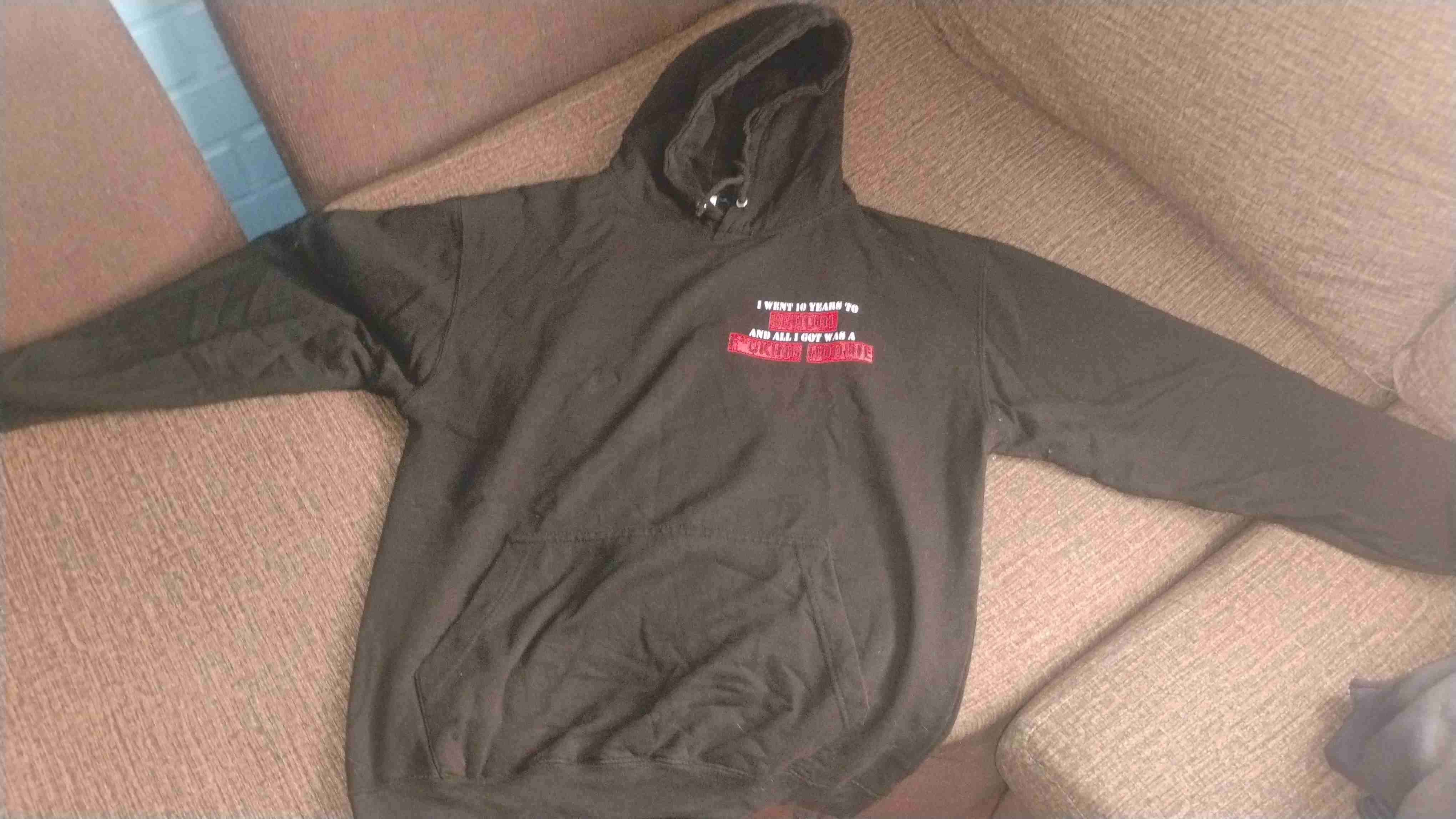 Polerón con capucha negro estampado - 1