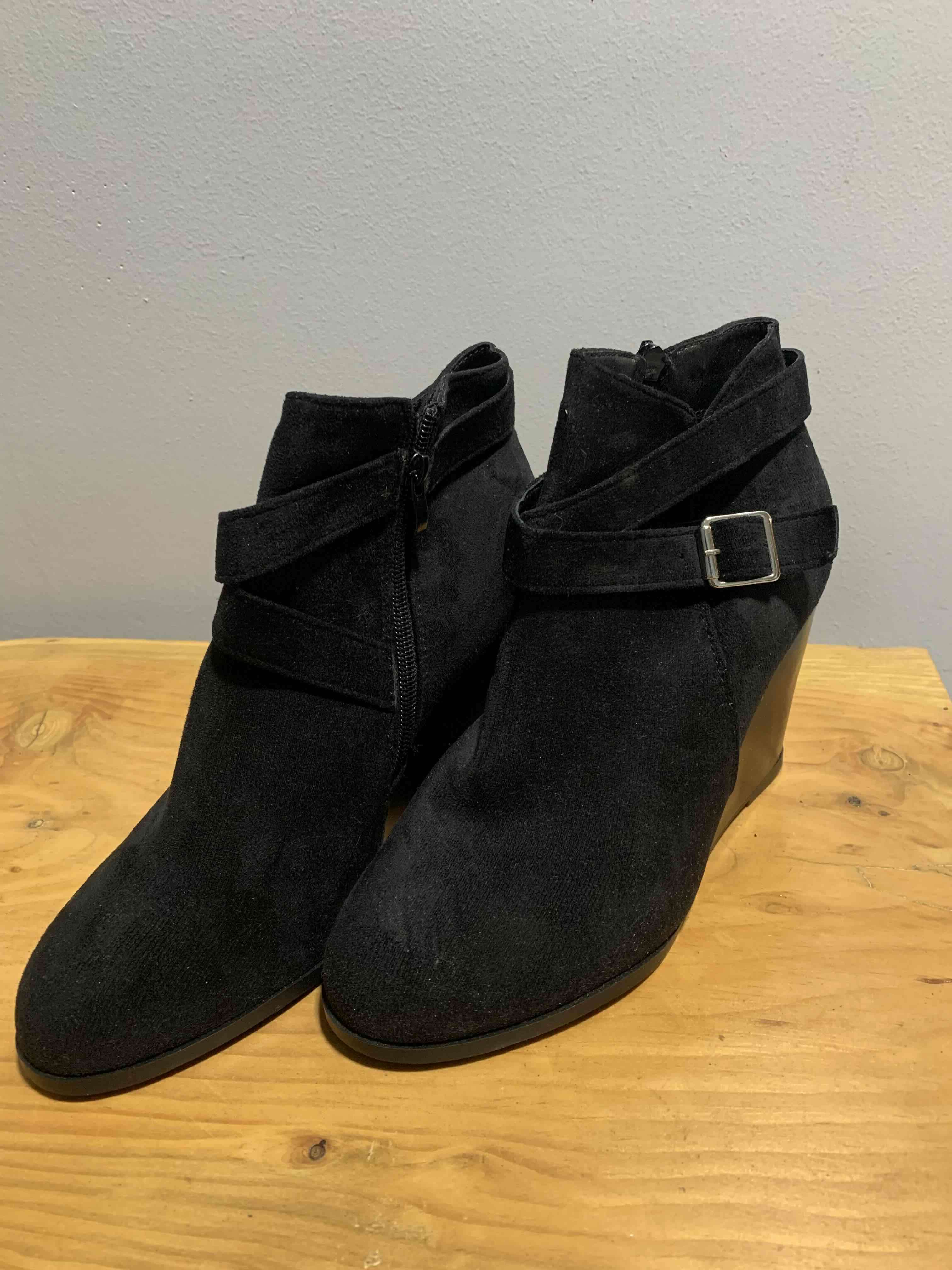 Botines negros con tacón talla 41 - miniatura 2