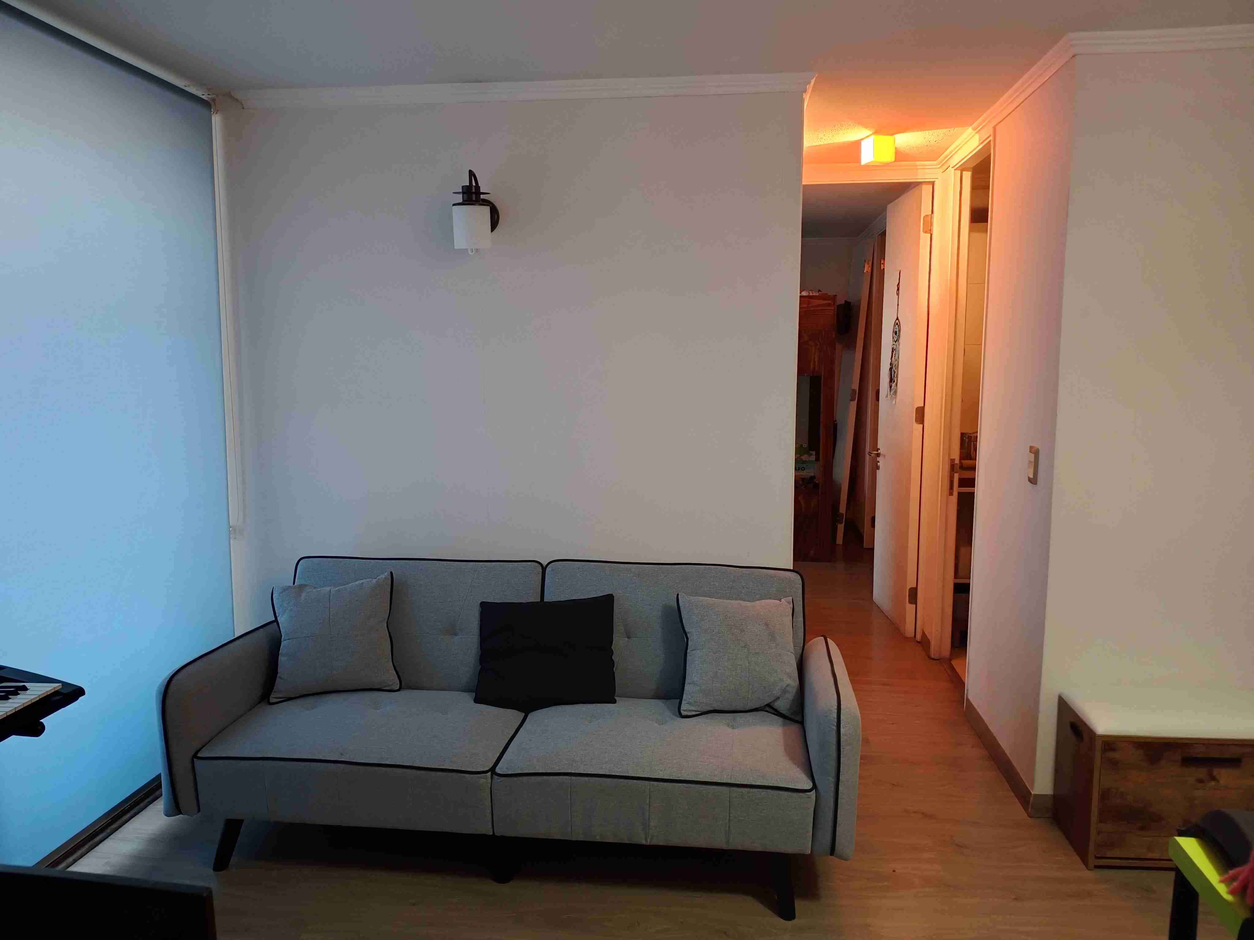 Sofá cama moderno con parlante - miniatura 1