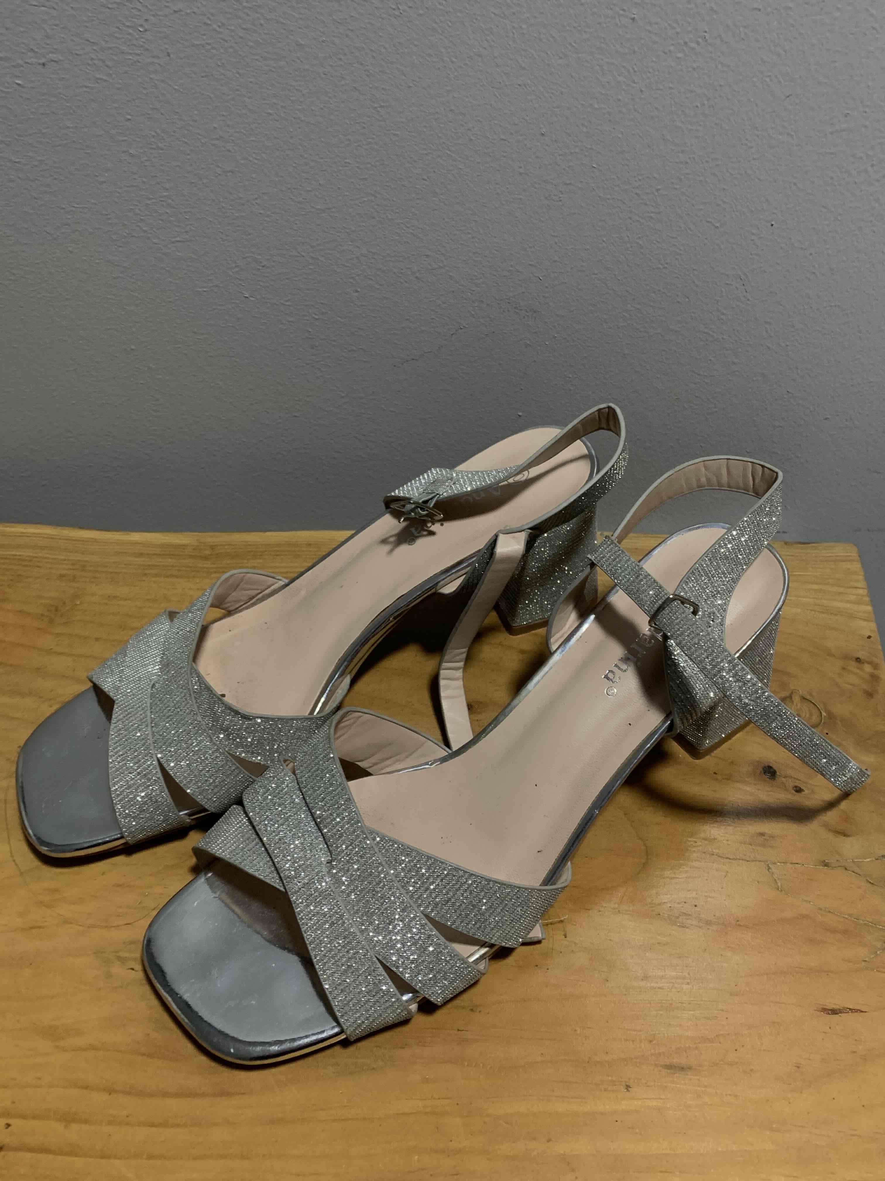 Zapatos plateados brillantes - miniatura 2