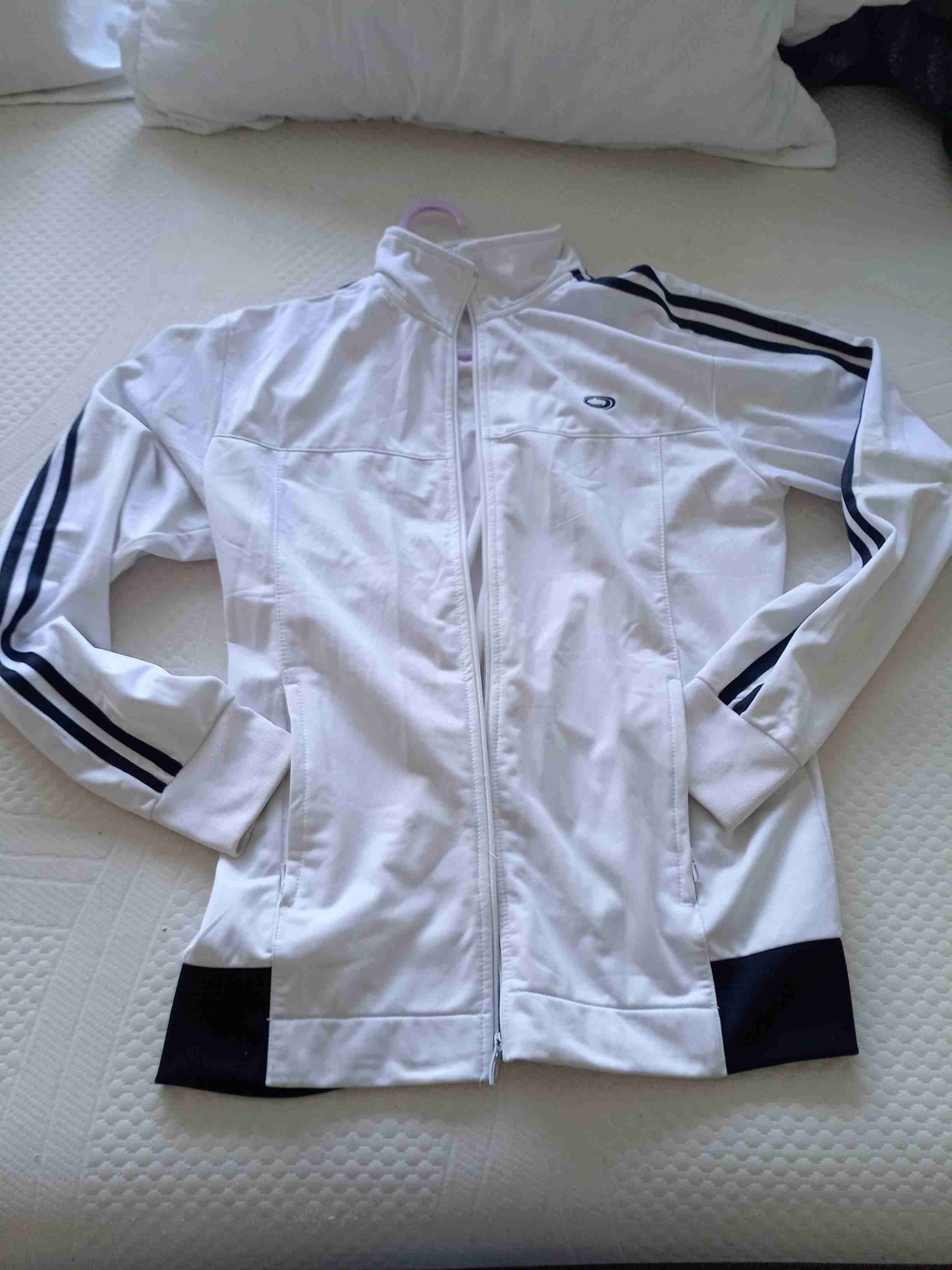 Polerón rojo con capucha - miniatura 3