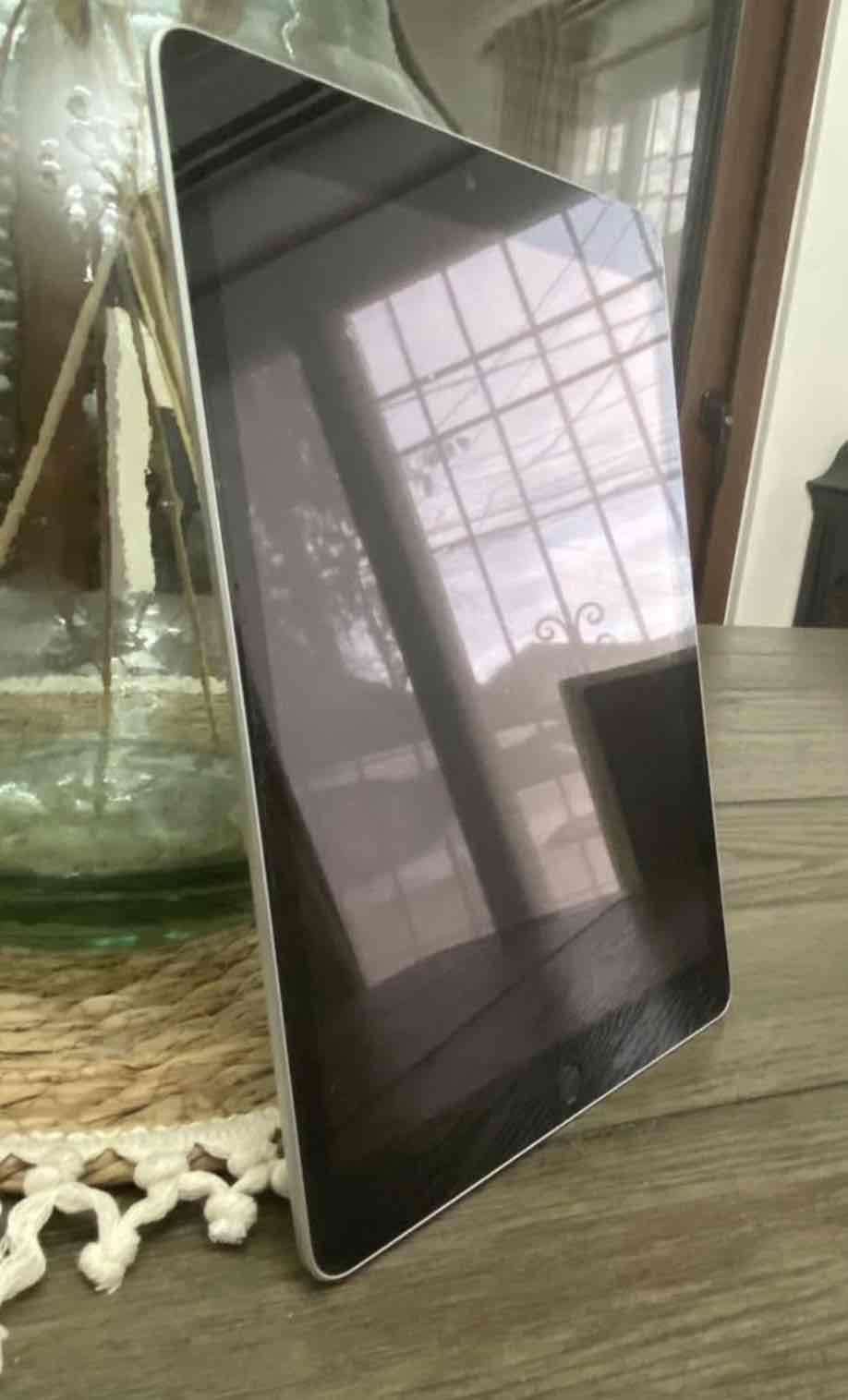 Tablet plateada Apple iPad - miniatura 6