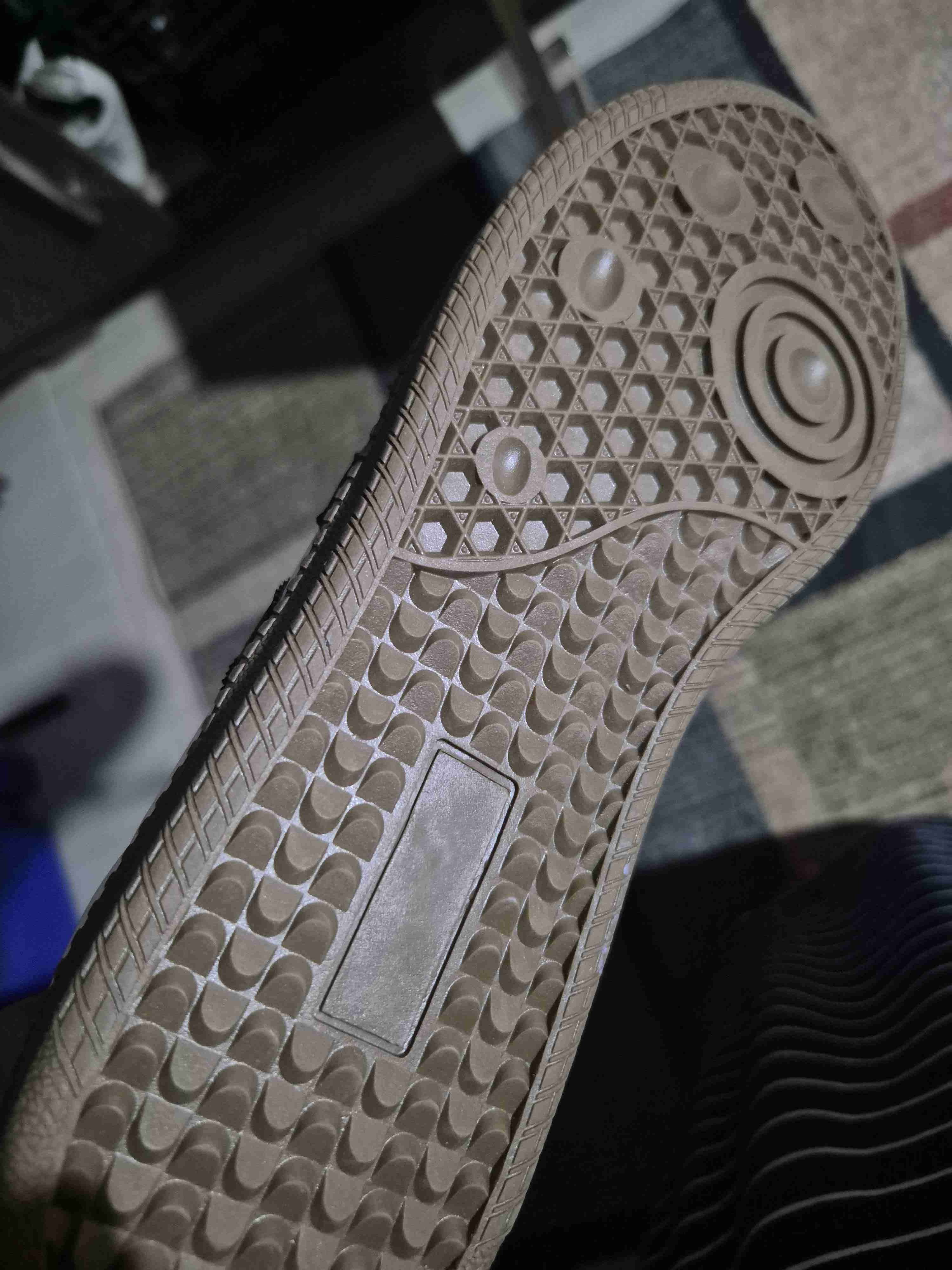 Zapatillas Adidas blancas y negras - miniatura 3