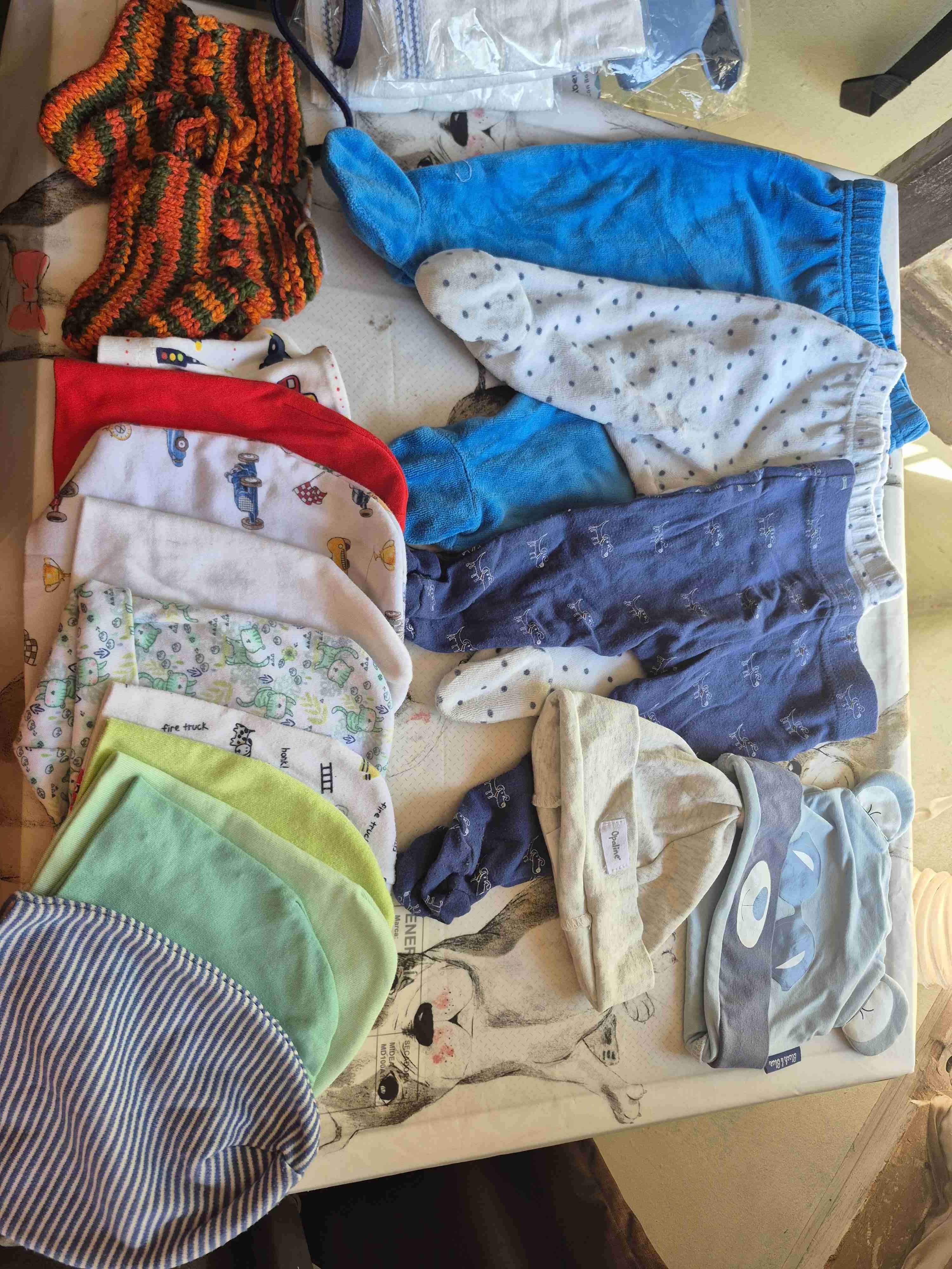 Ropa de bebé variada - miniatura 2