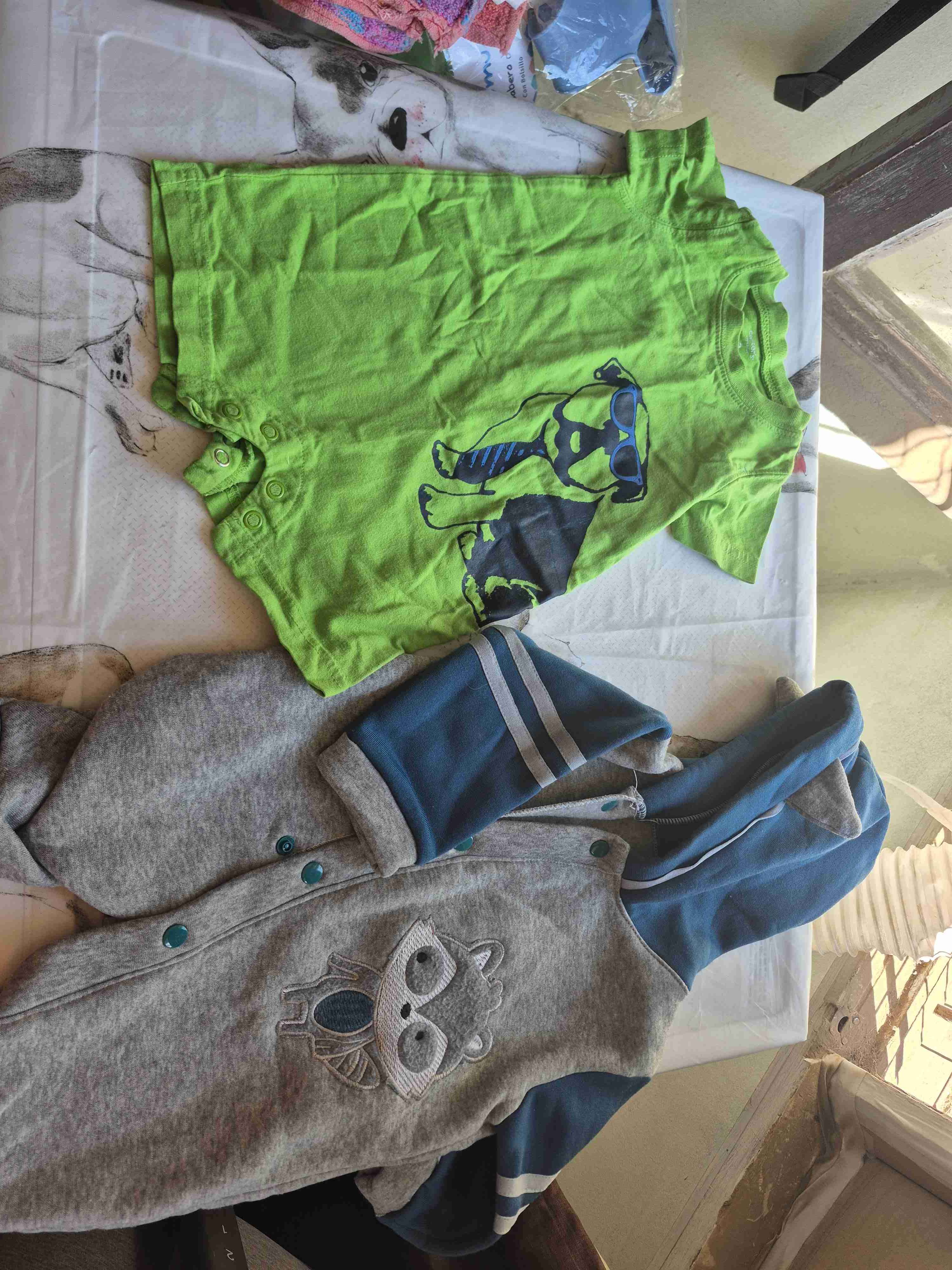 Ropa de bebé variada - miniatura 5