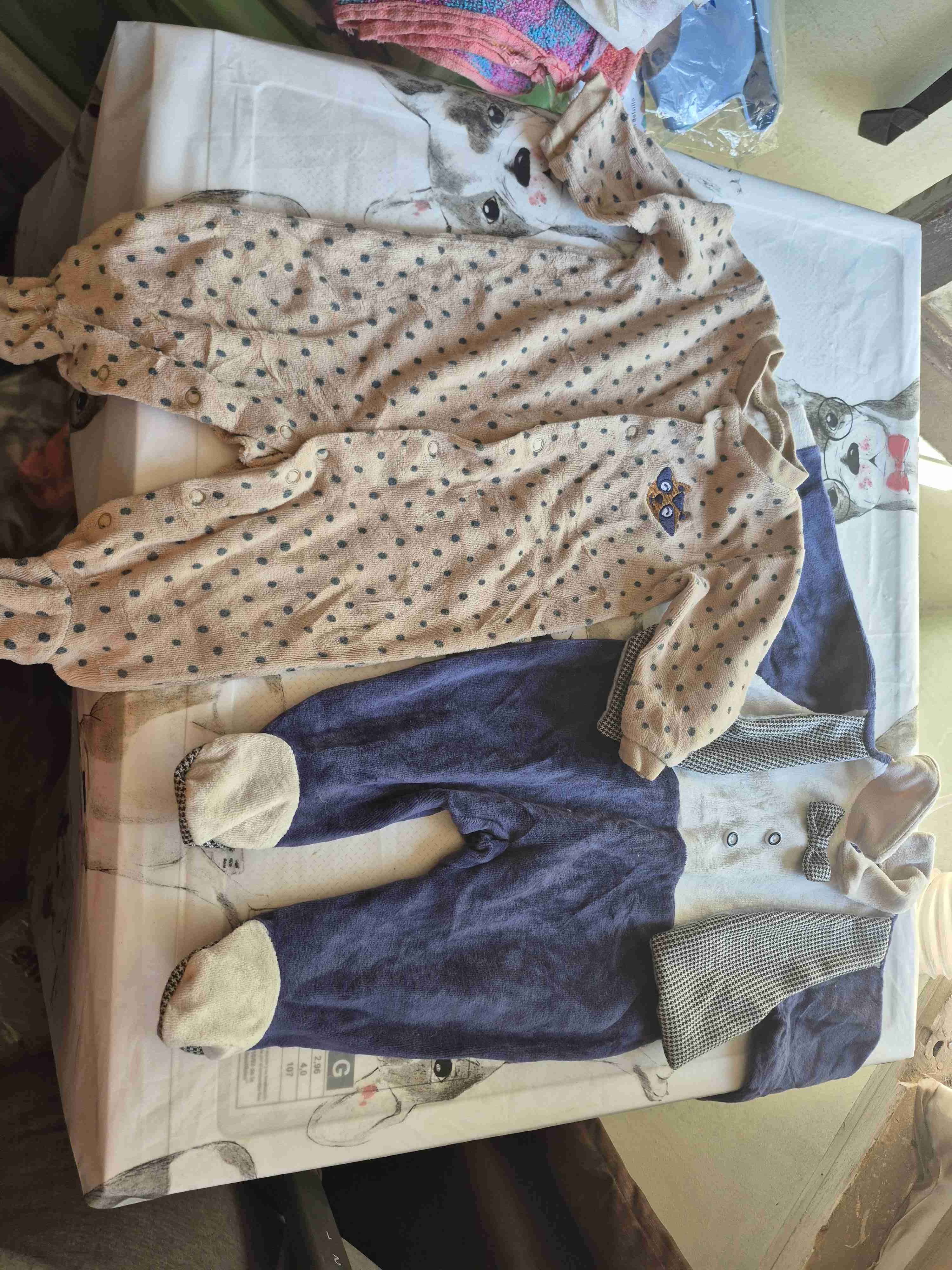 Ropa de bebé variada - miniatura 6