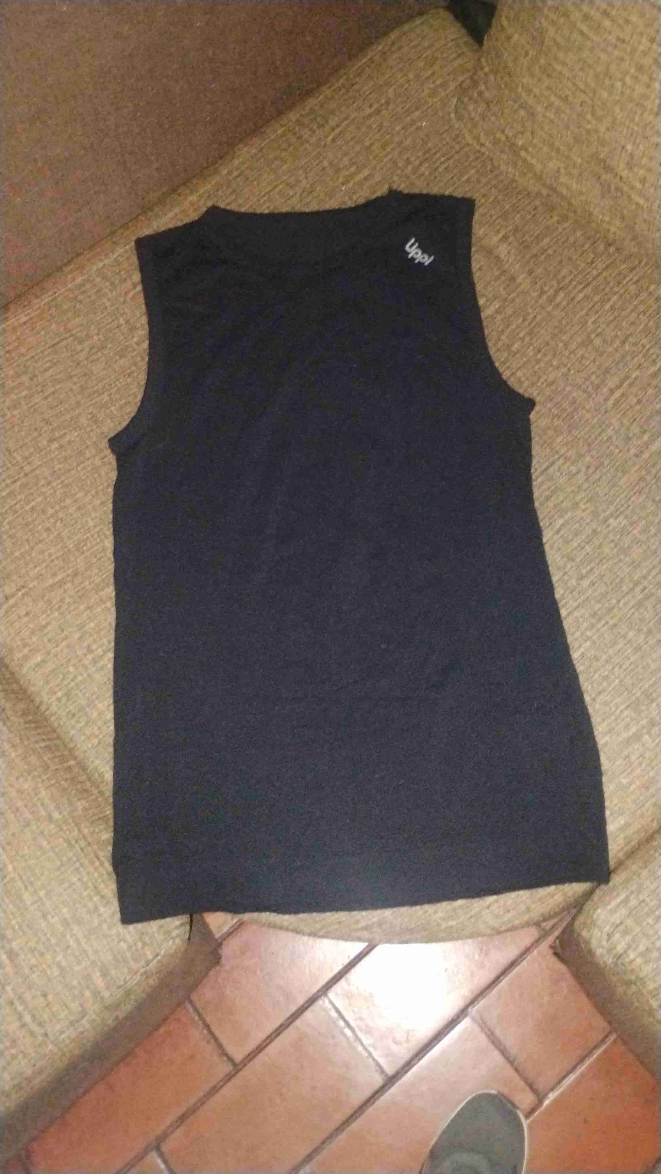 Polera sin mangas negra - miniatura 2