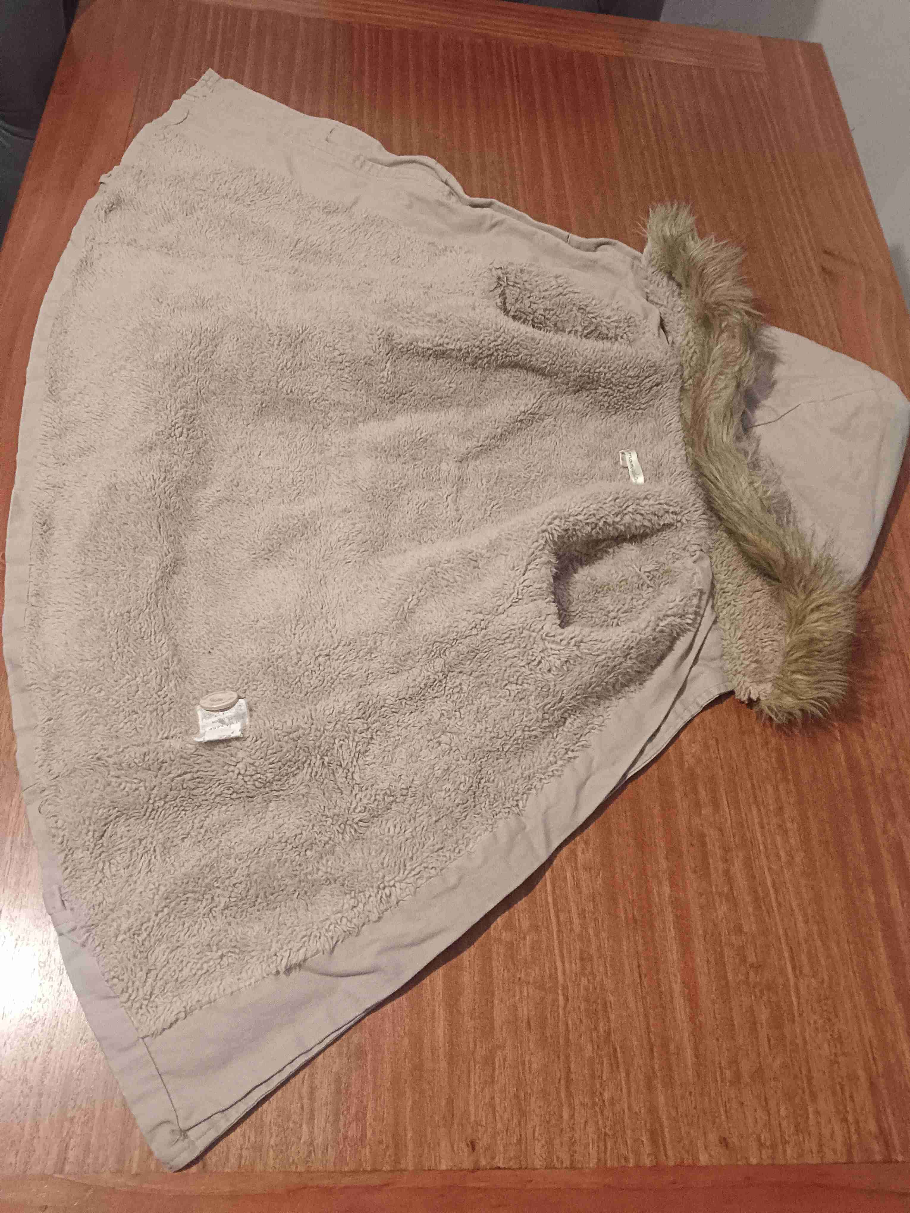 Abrigo beige con gorro de pelo para niña - 3