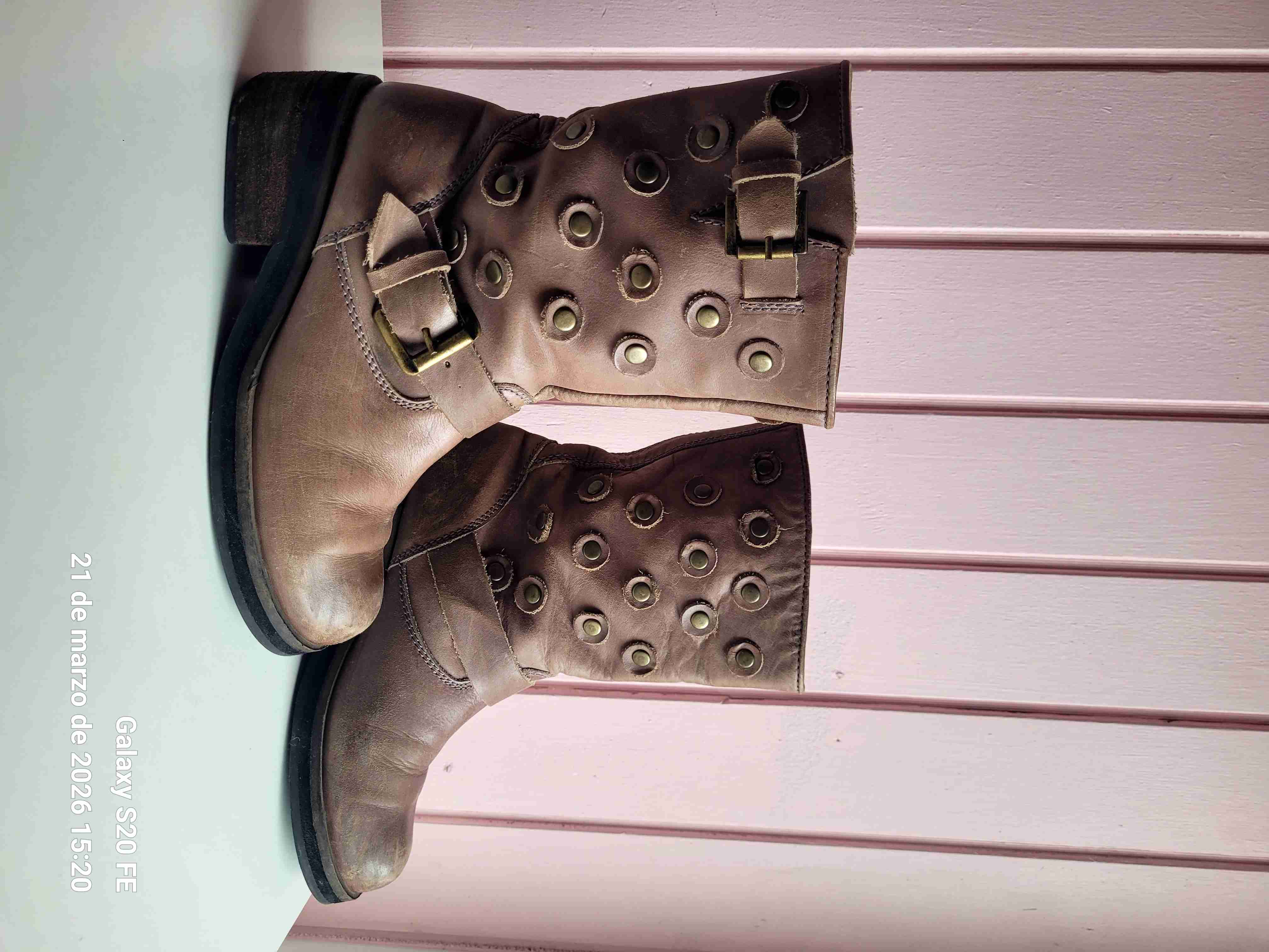 Botas de cuero con hebillas - 1