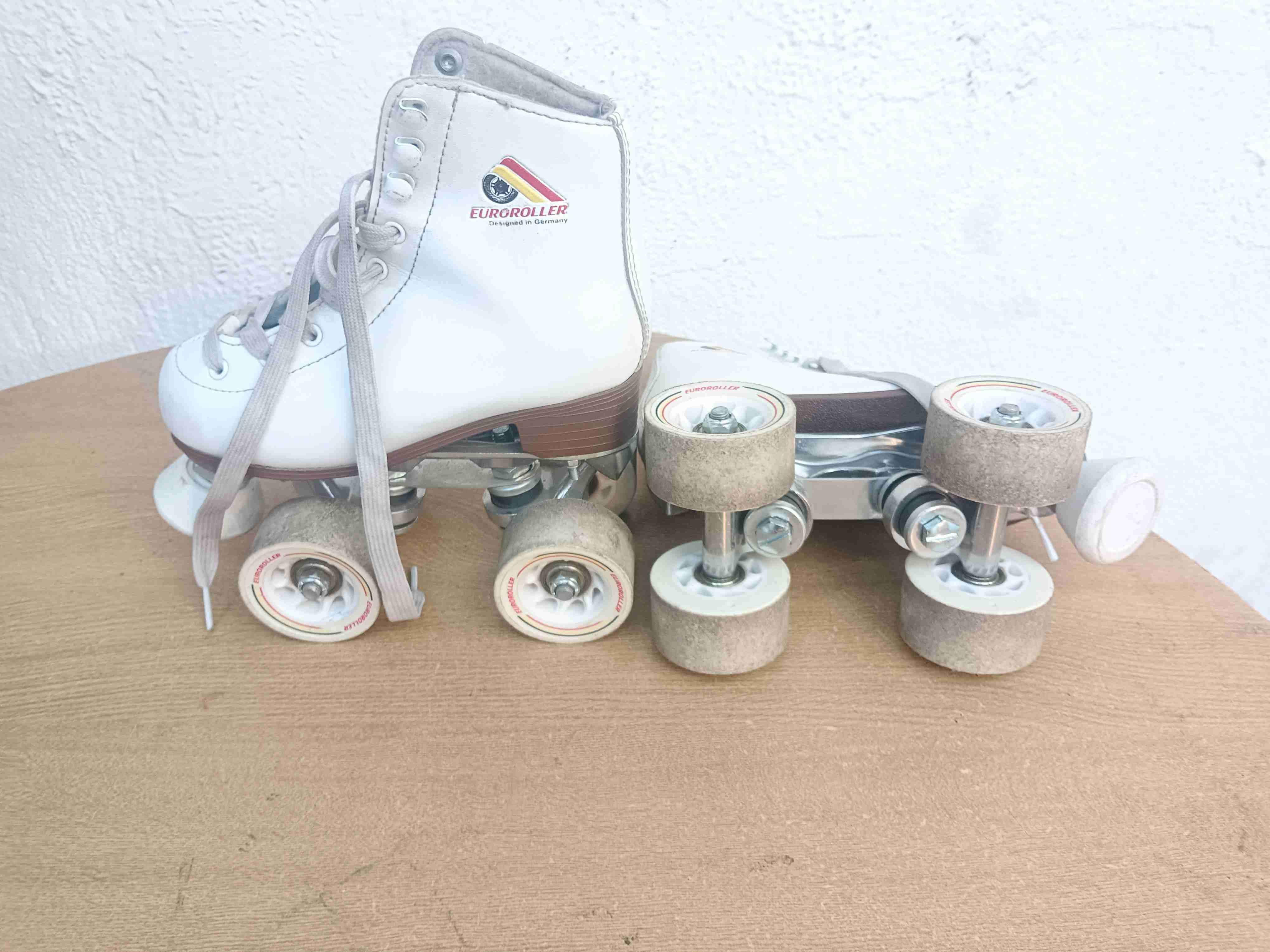 Patines de 4 ruedas blancos semi profesionales - miniatura 2
