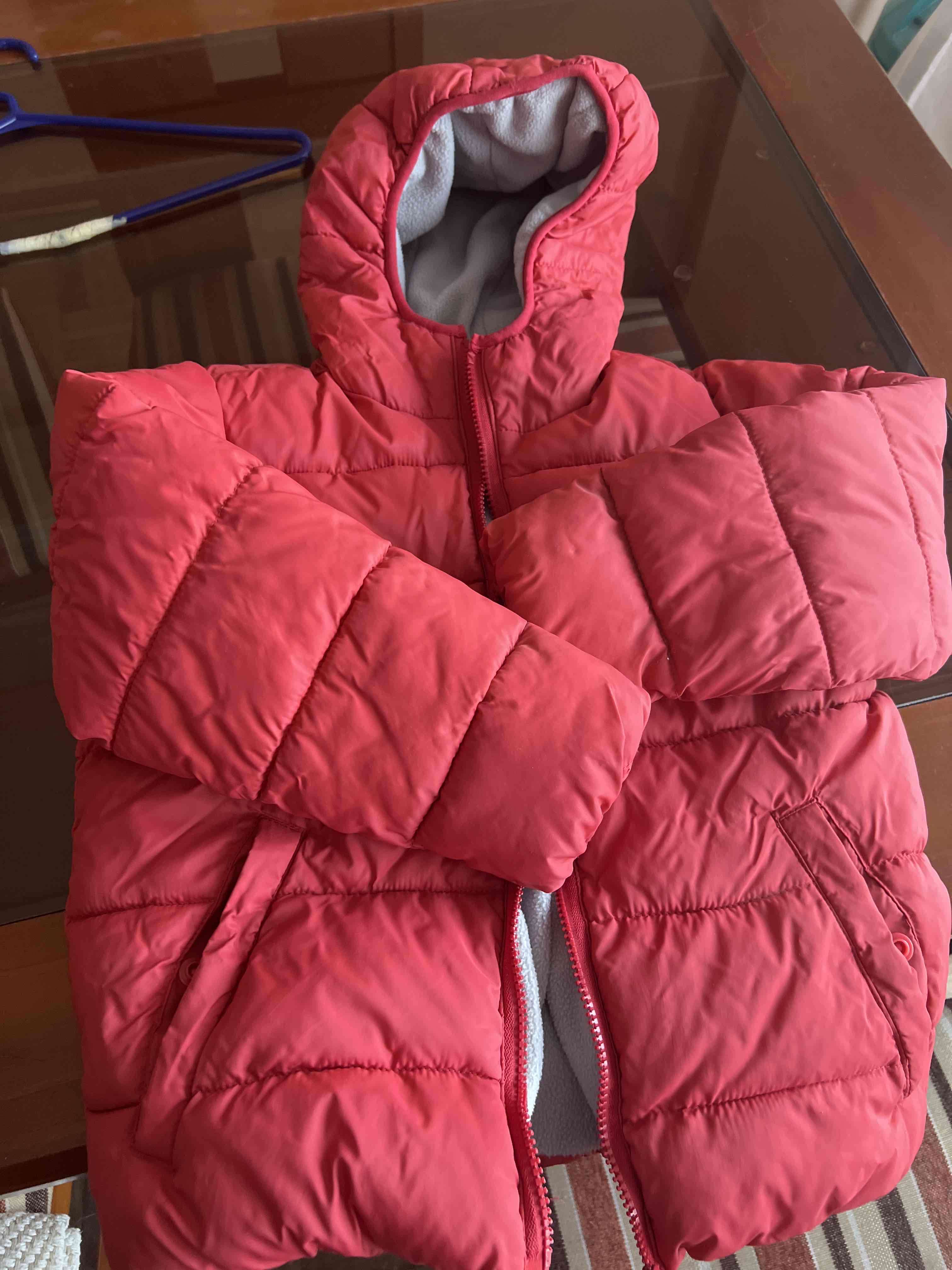 Chaqueta acolchada roja con capucha - miniatura 2