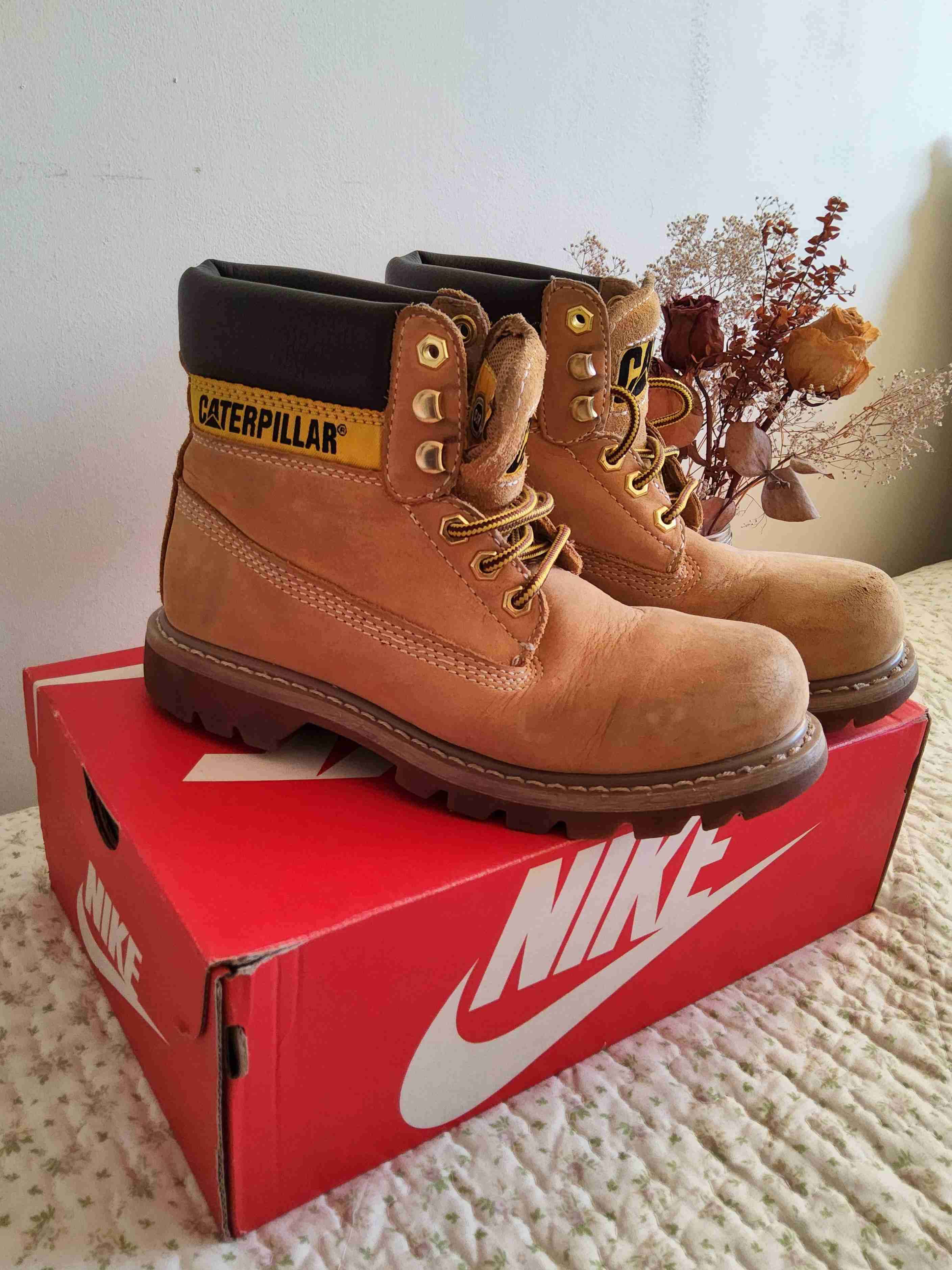 Botas CAT beige unisex - miniatura 2