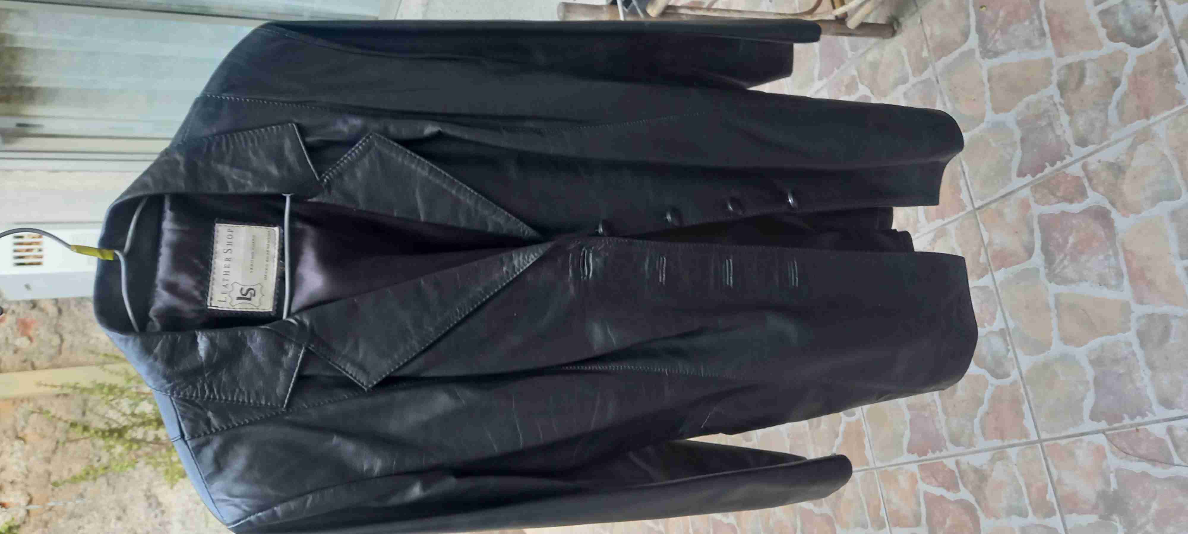 Chaqueta de cuero negra - miniatura 2