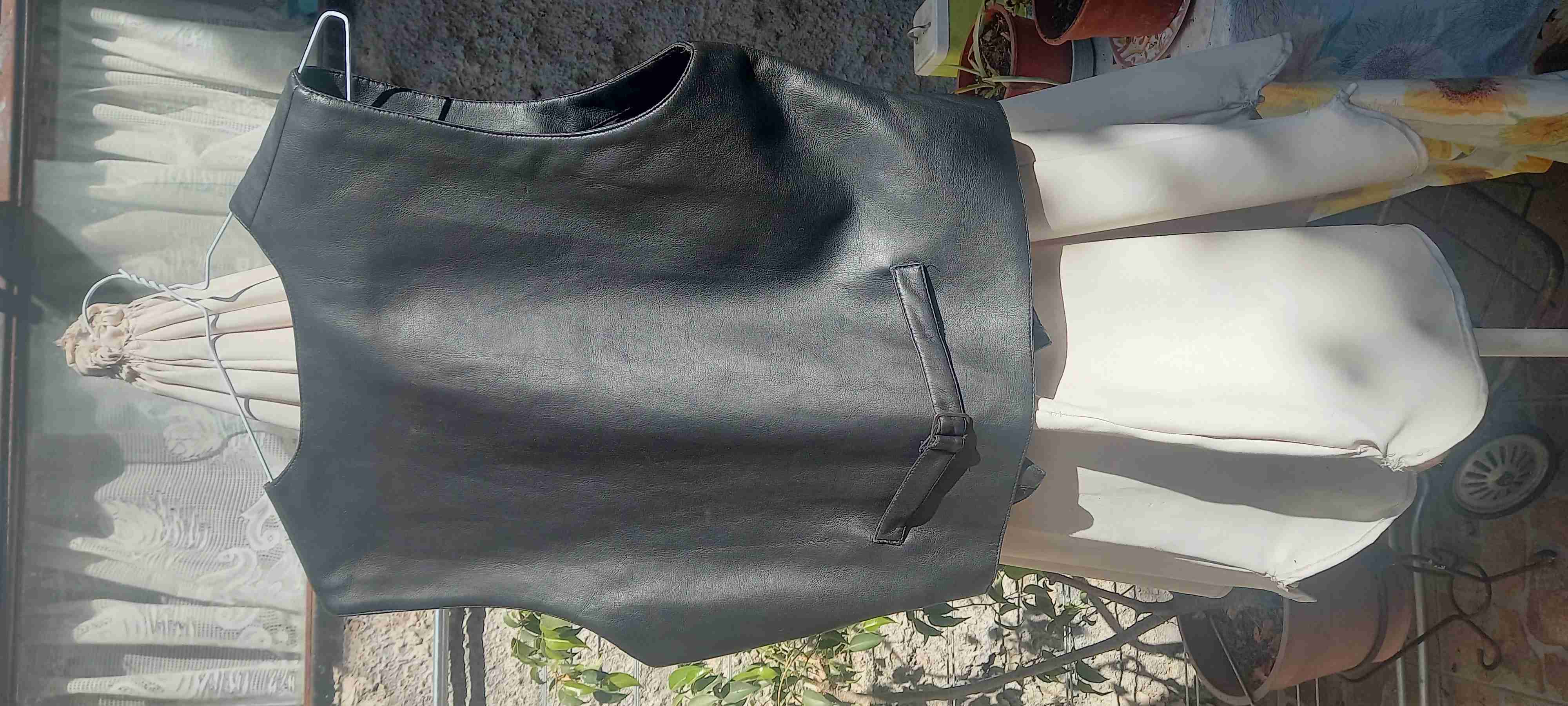 Chaleco cuero negro con cierre - 2