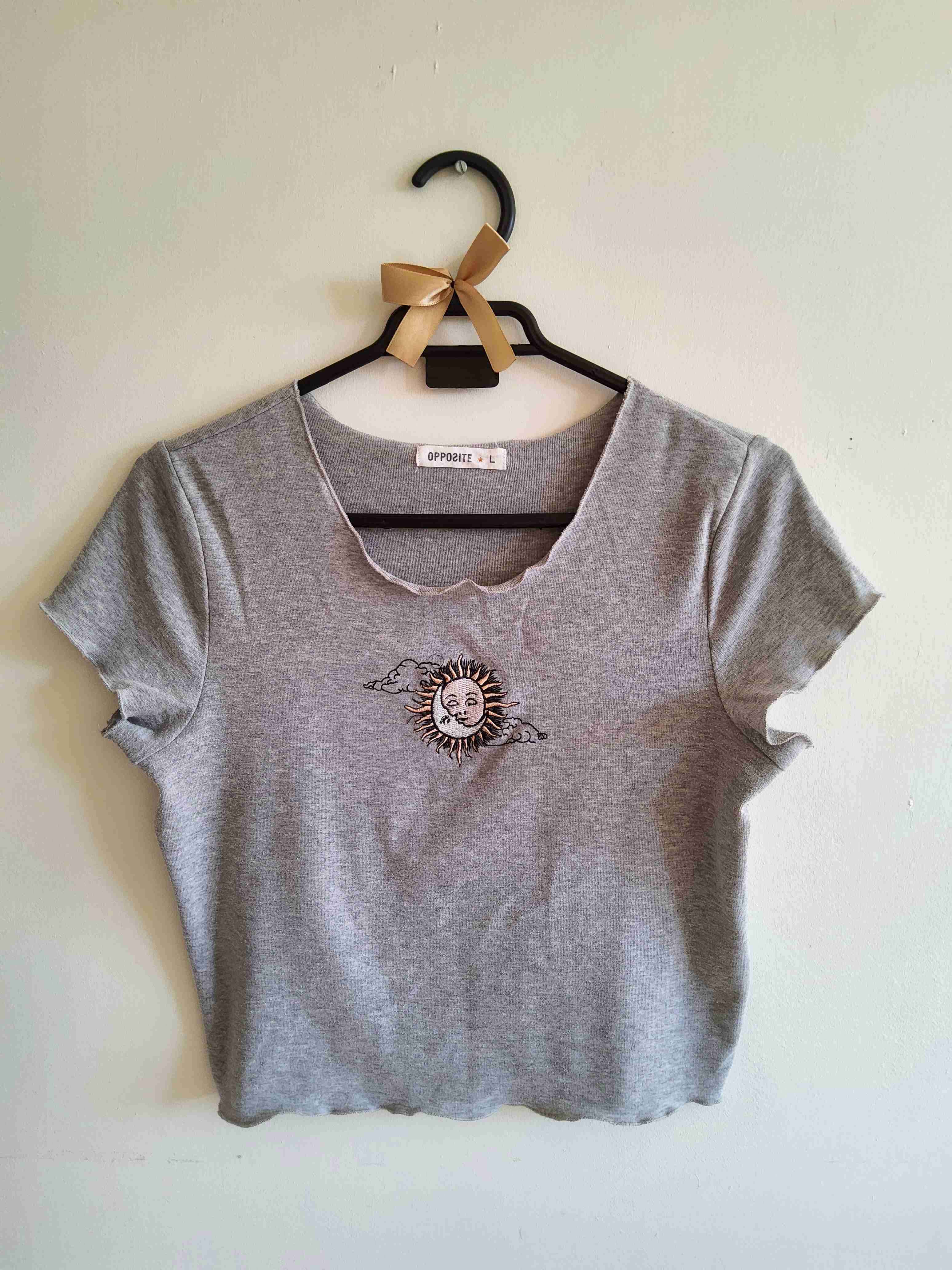 Polera gris Opposite