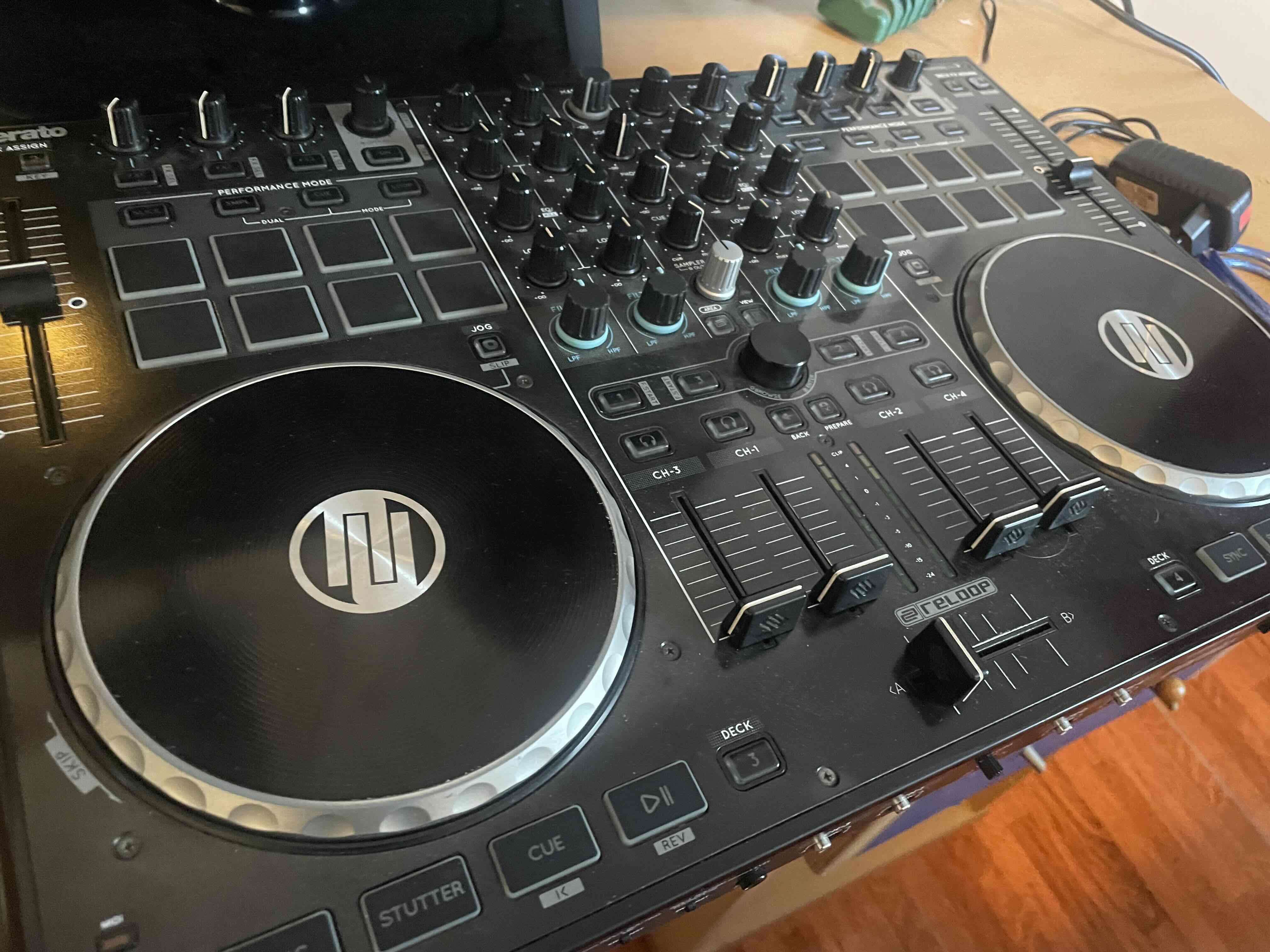 Controlador DJ Reloop Serato - 3