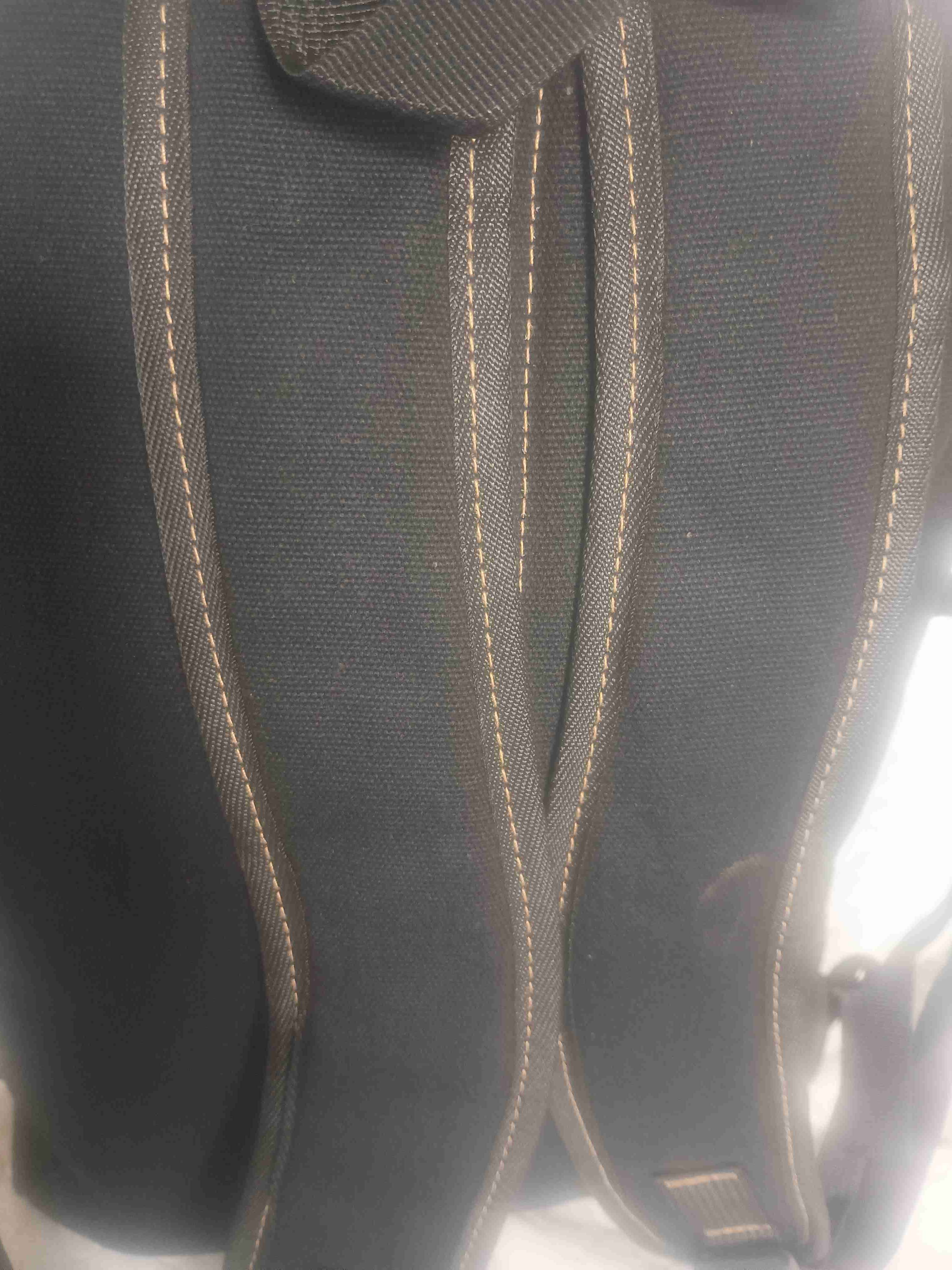 Mochila negra resistente - 1