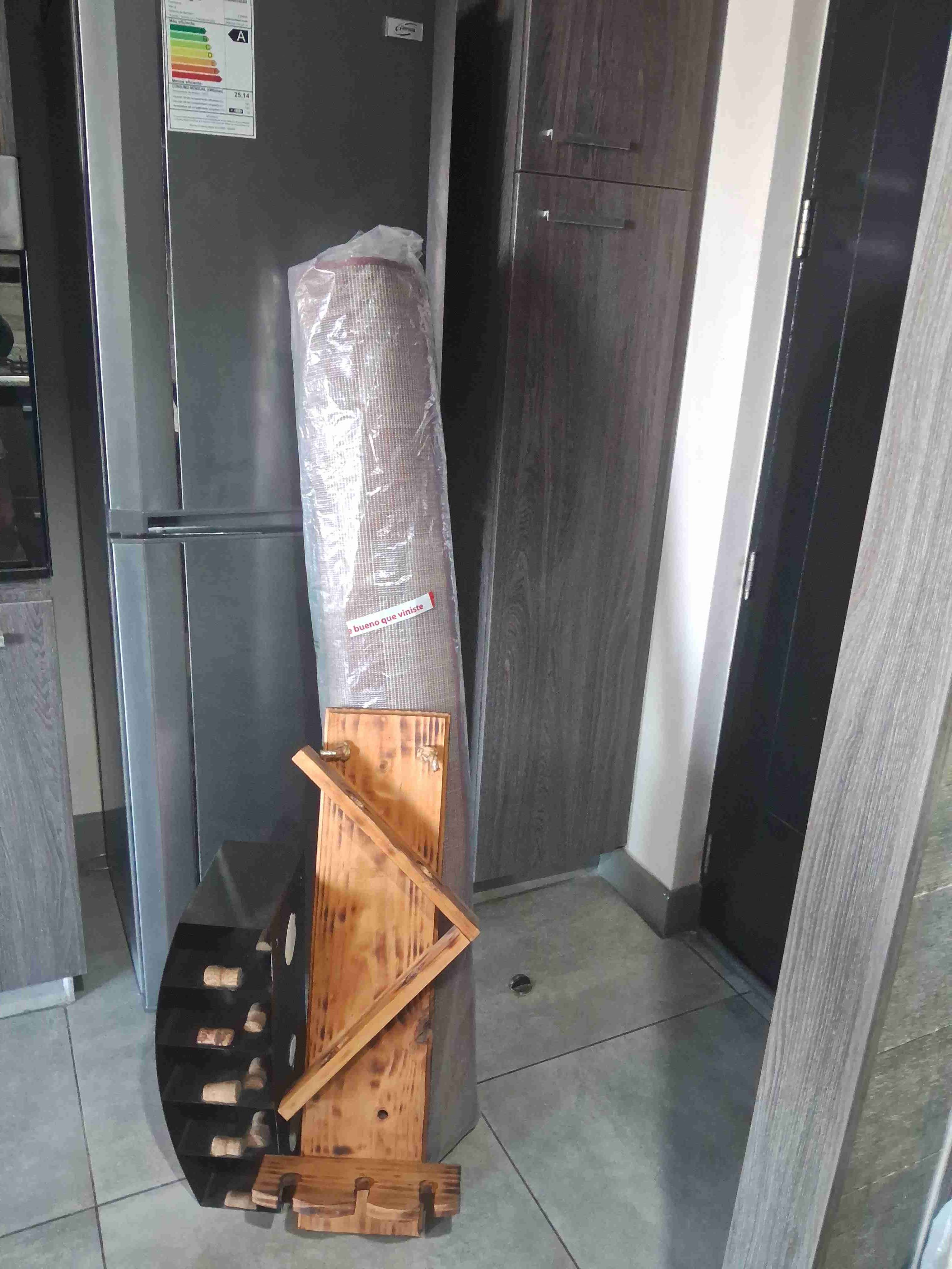 Botellero de madera para pared