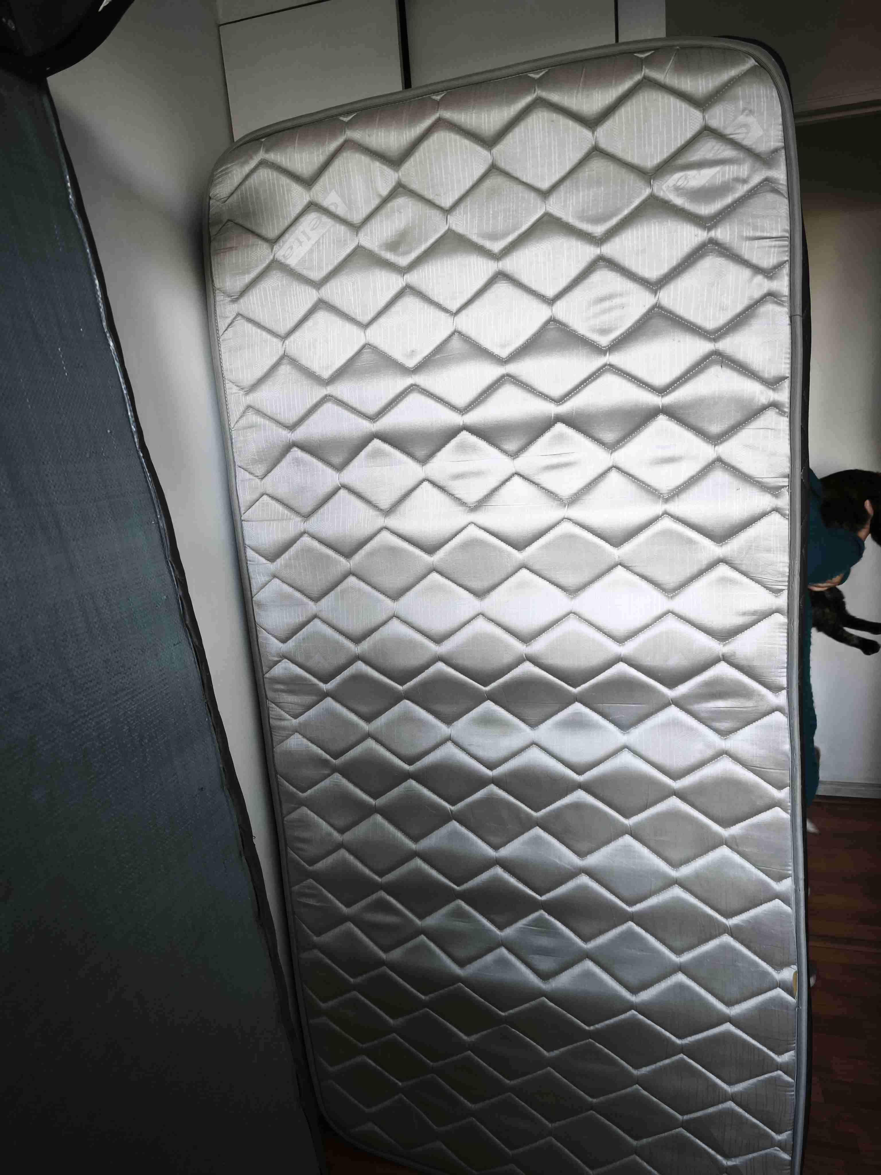 Cama de 1 plaza con colchón, con menos de 1 año - miniatura 2