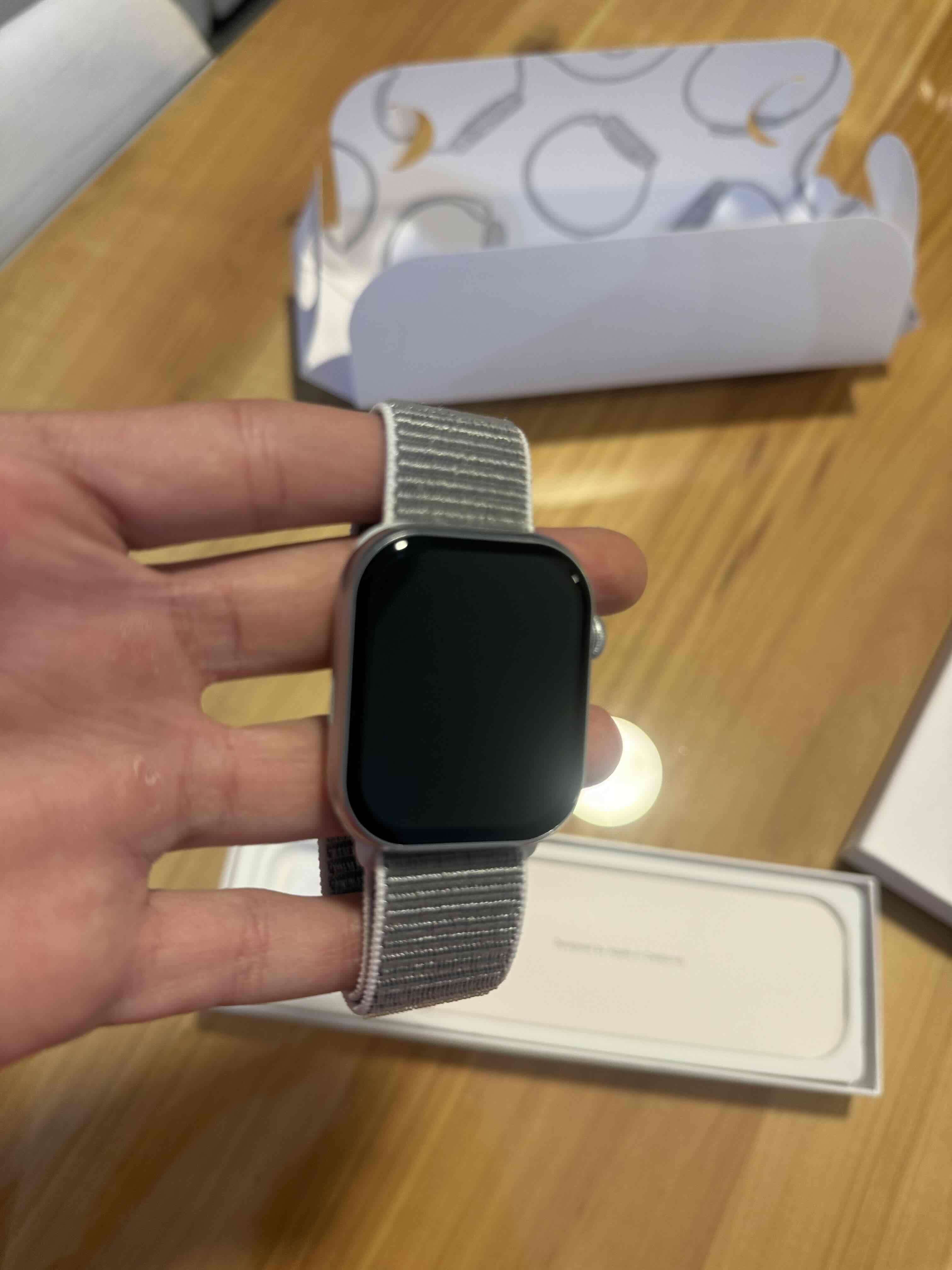 Reloj inteligente con correa gris - 1