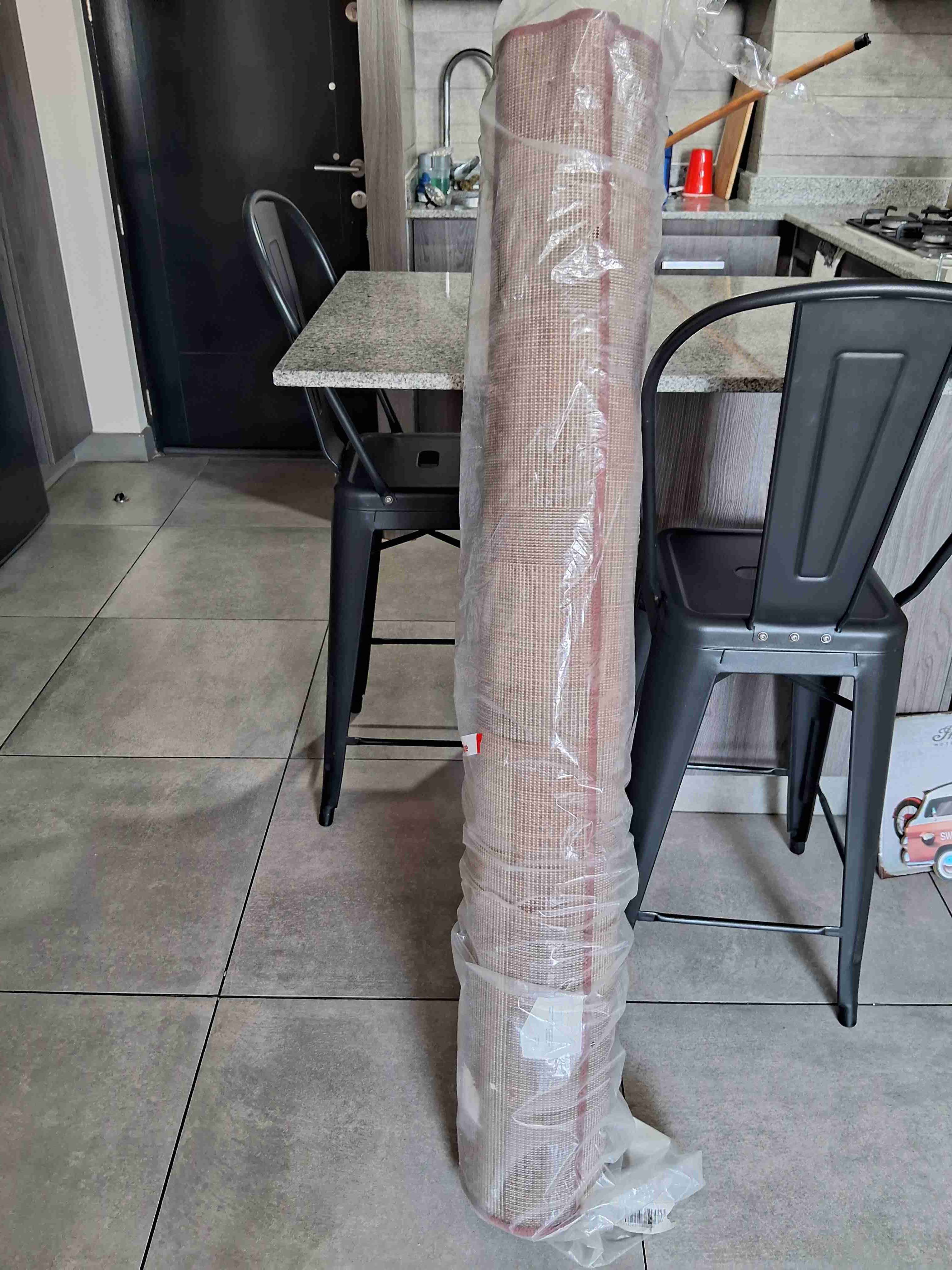 Alfombra enrollada nueva - miniatura 1