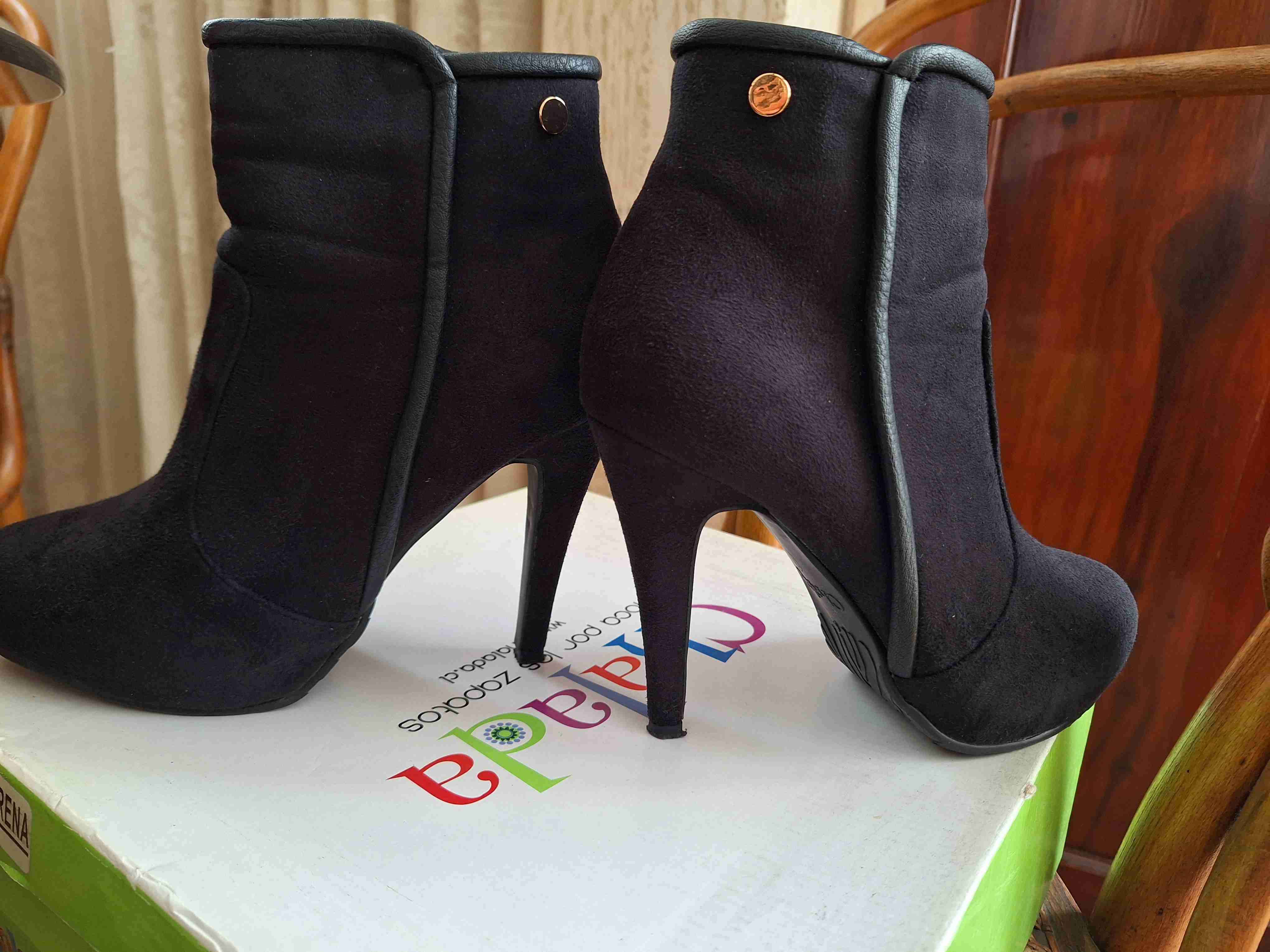 Botines negros de tacón alto