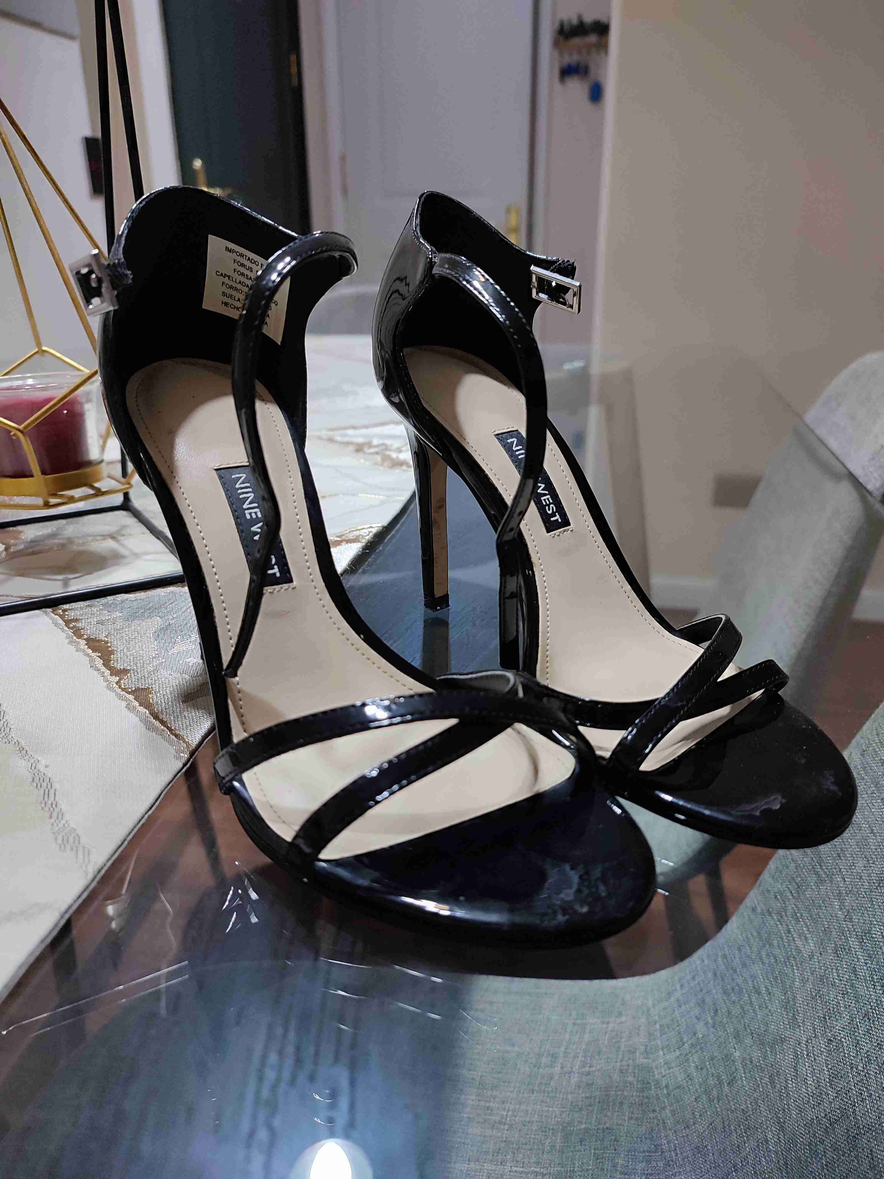 Sandalias negras de tacón alto - 1