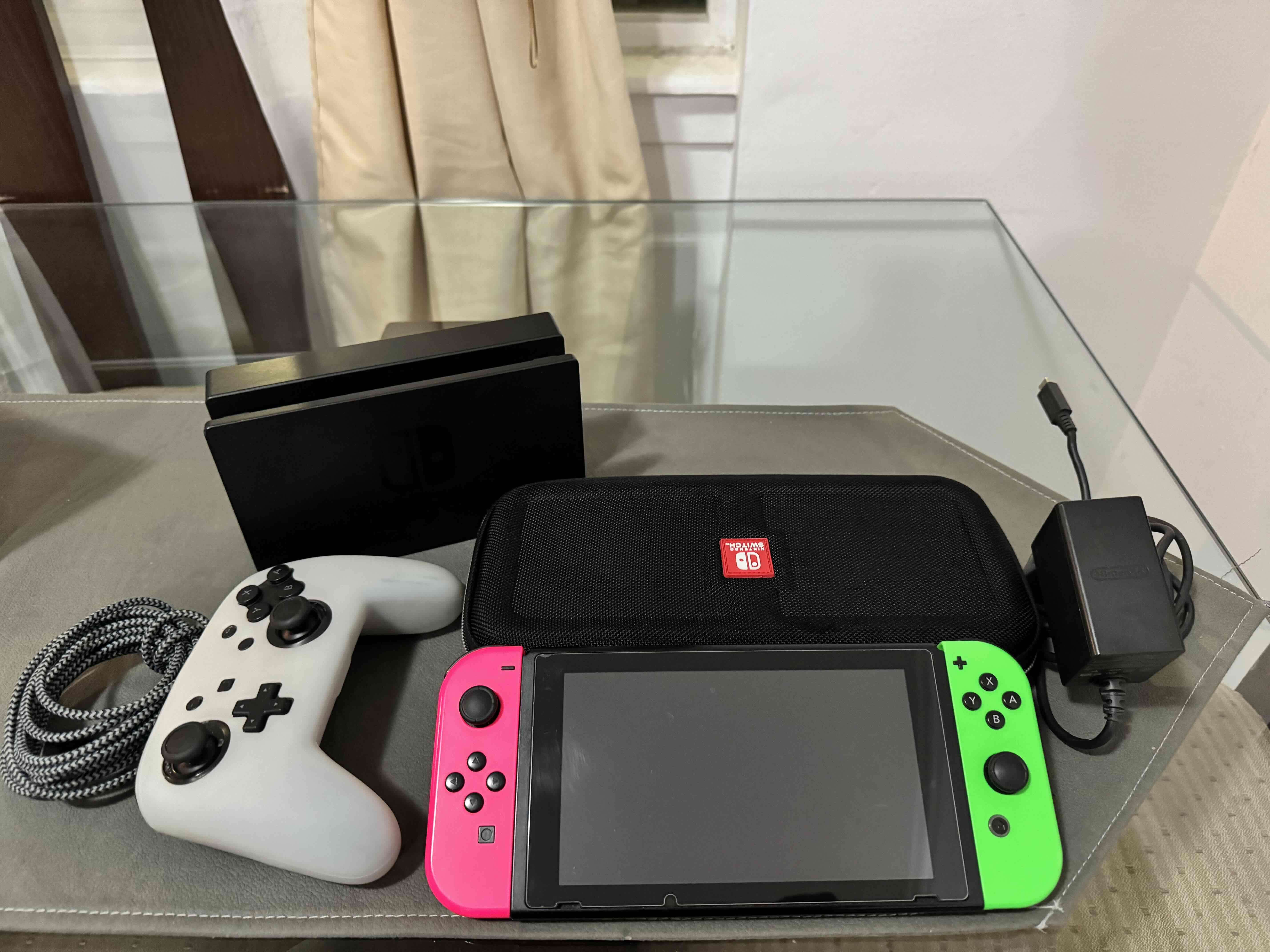 Nintendo Switch con accesorios - 1