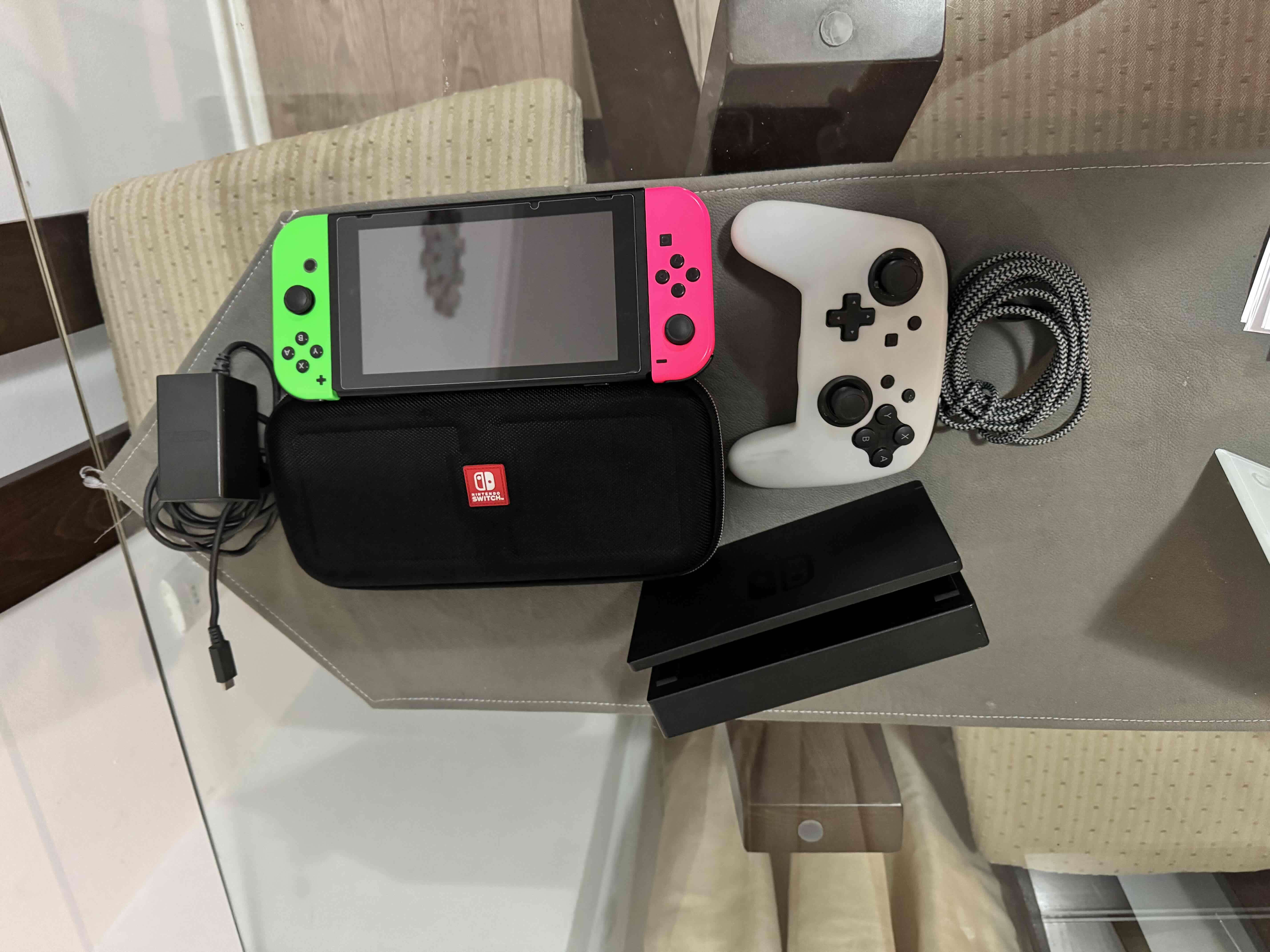 Nintendo Switch con accesorios - 2