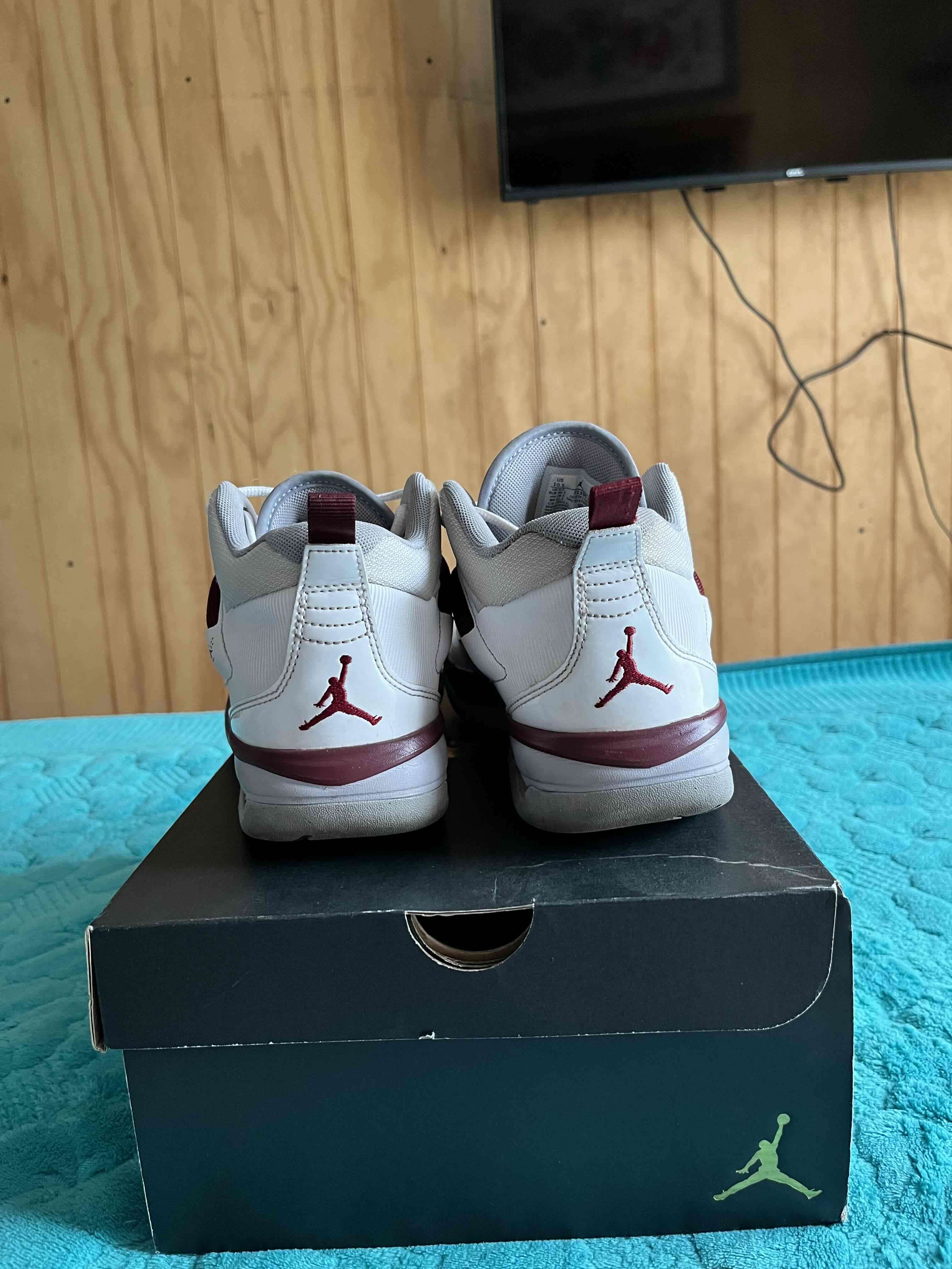 Zapatillas deportivas blancas y burdeo - 4