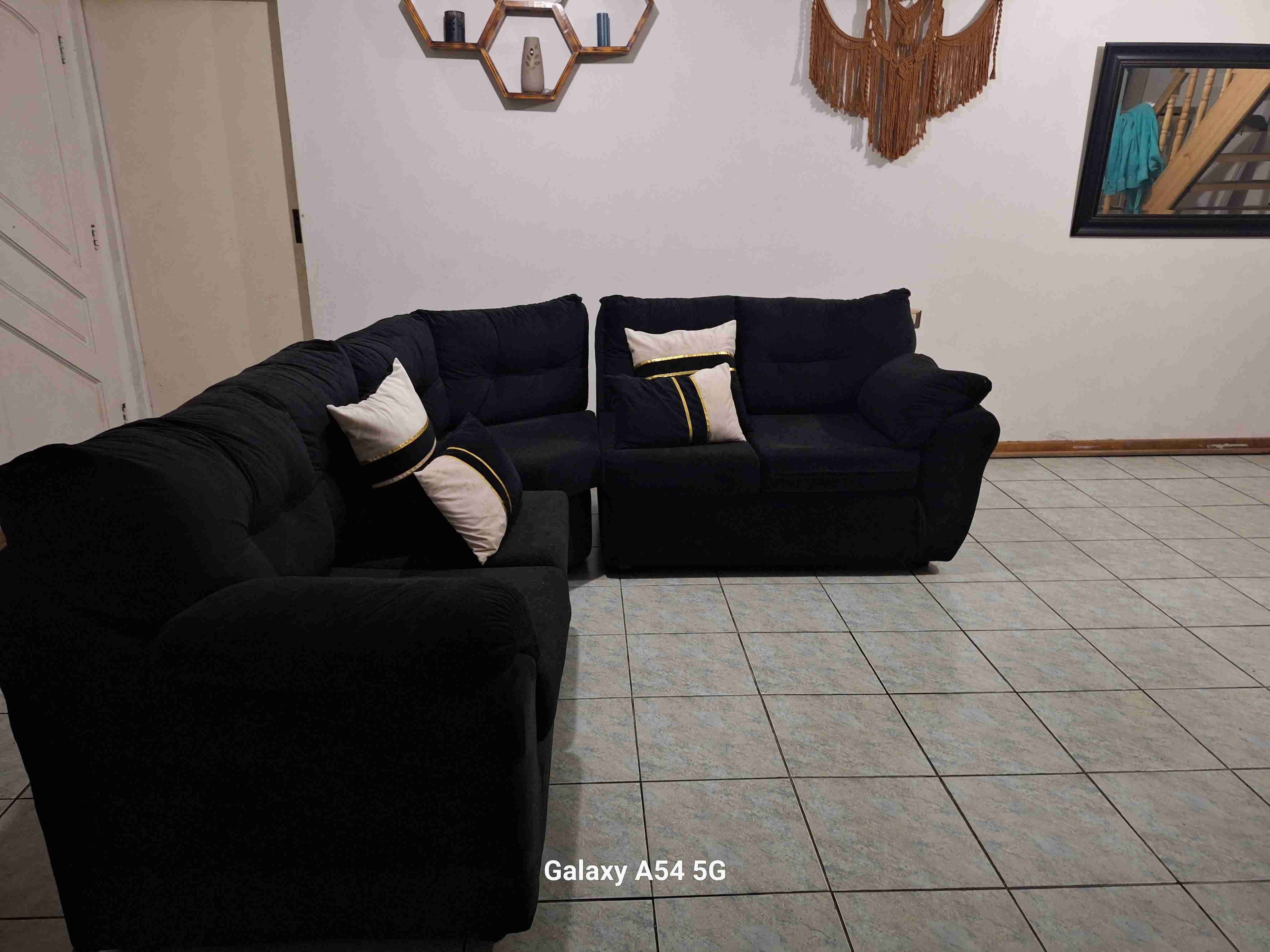 Seccional negro con cojines - 1