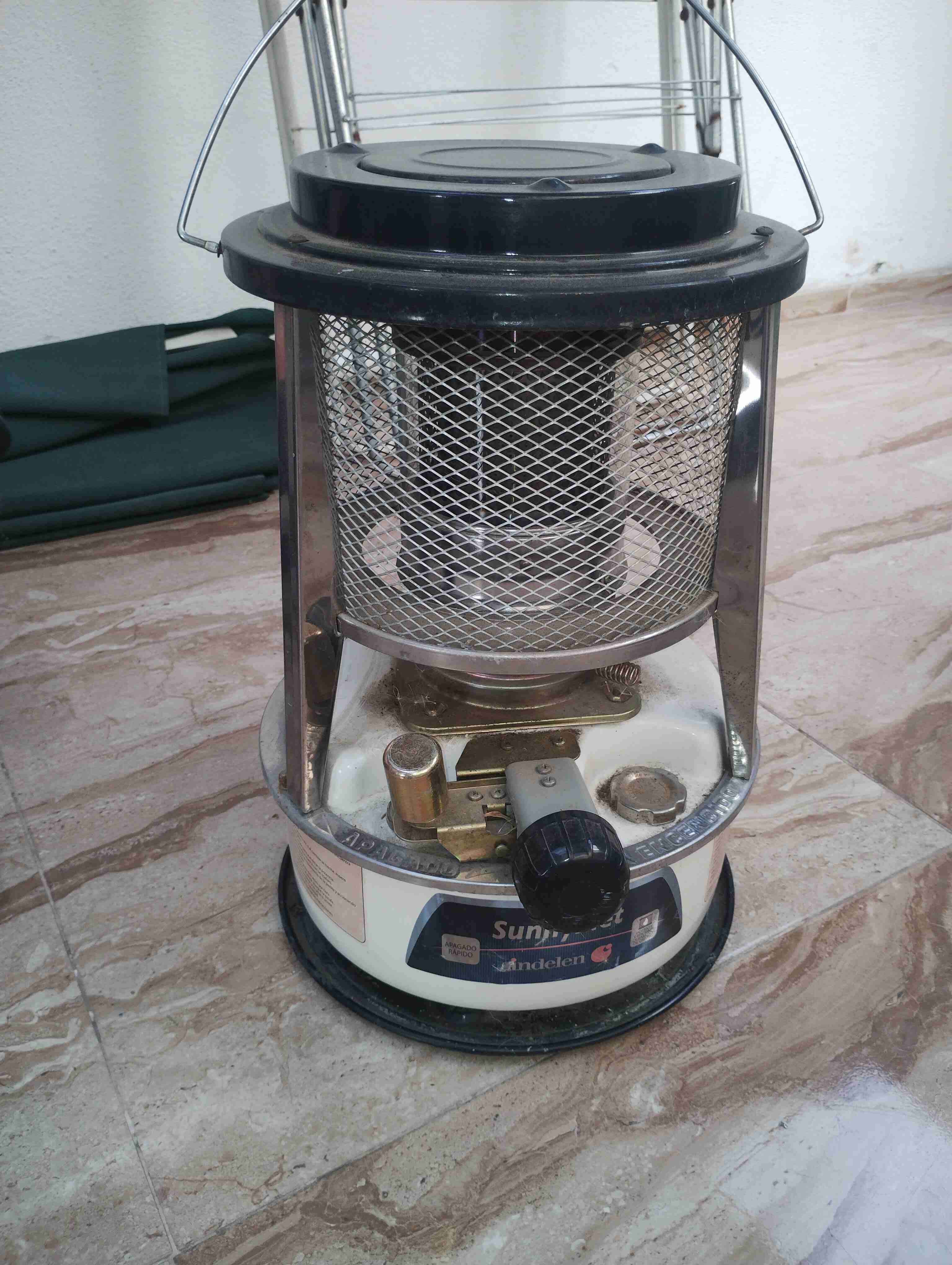 Calefactor a parafina Sunpentown