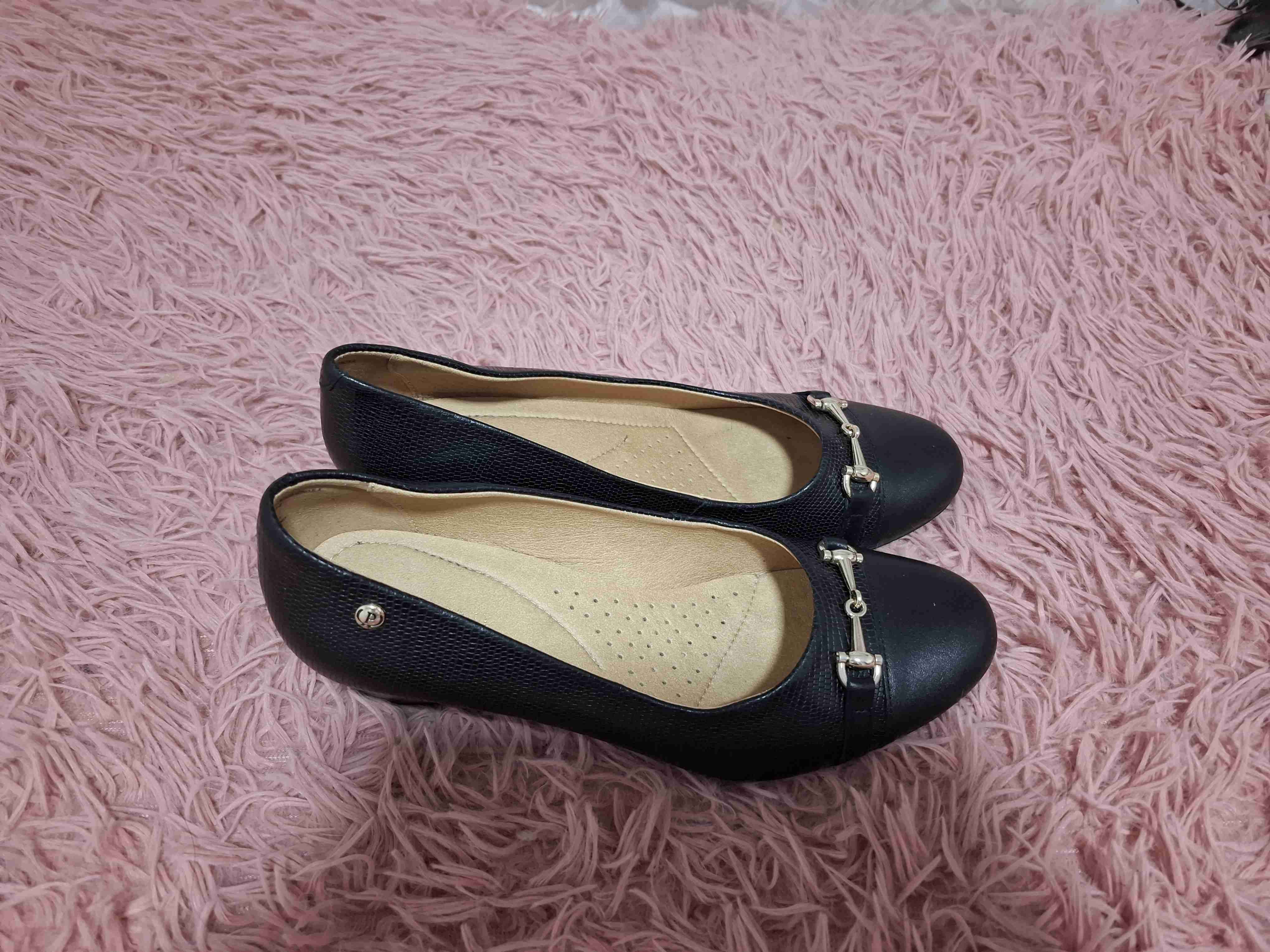 Zapatos negros diseño elegante - miniatura 3