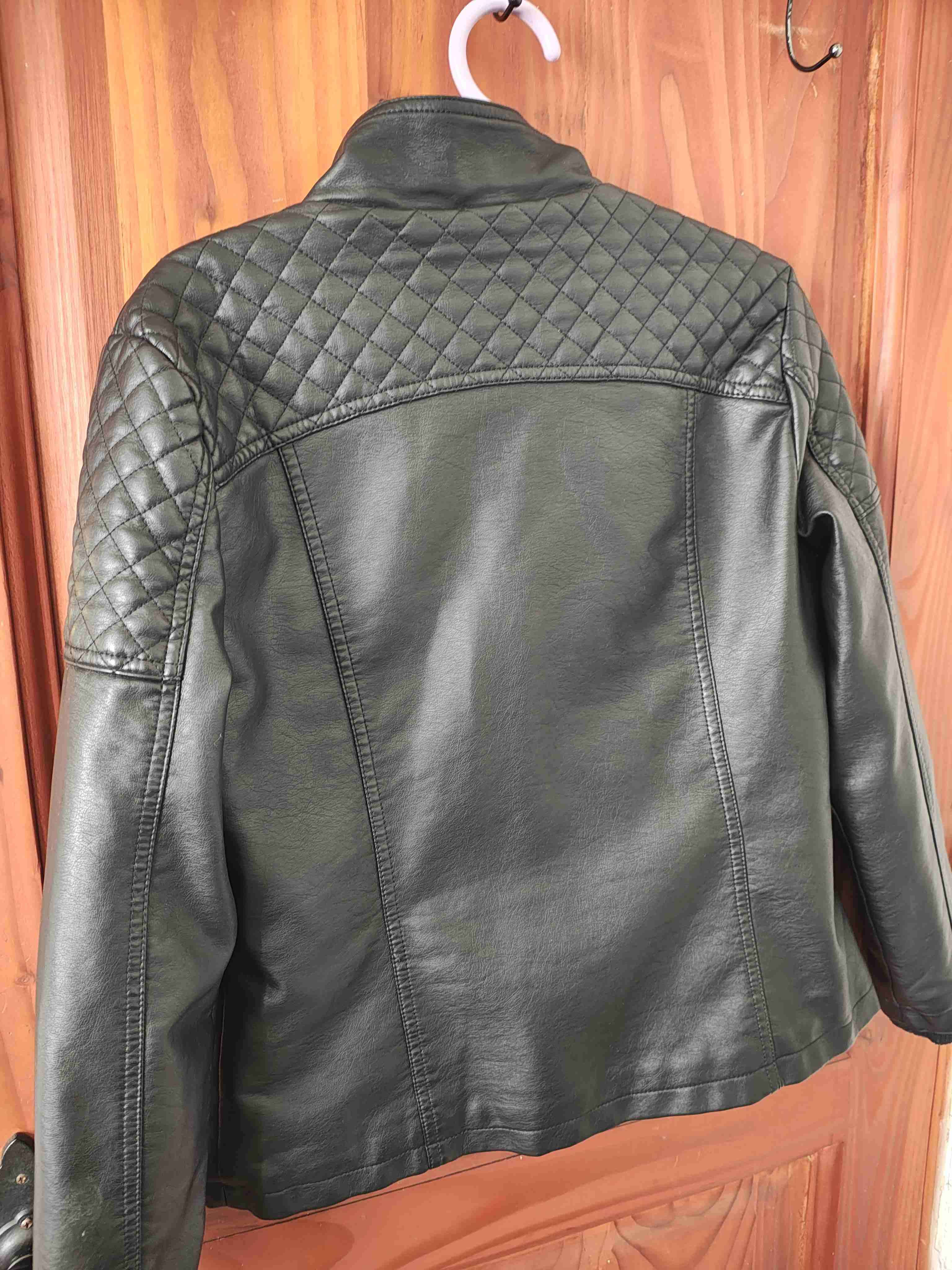 Chaqueta negra de cuero sintético - 3