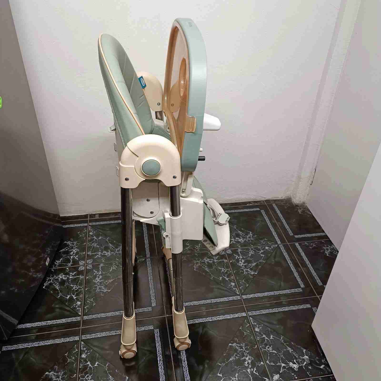 Silla de comer para bebé en excelente estado - miniatura 4