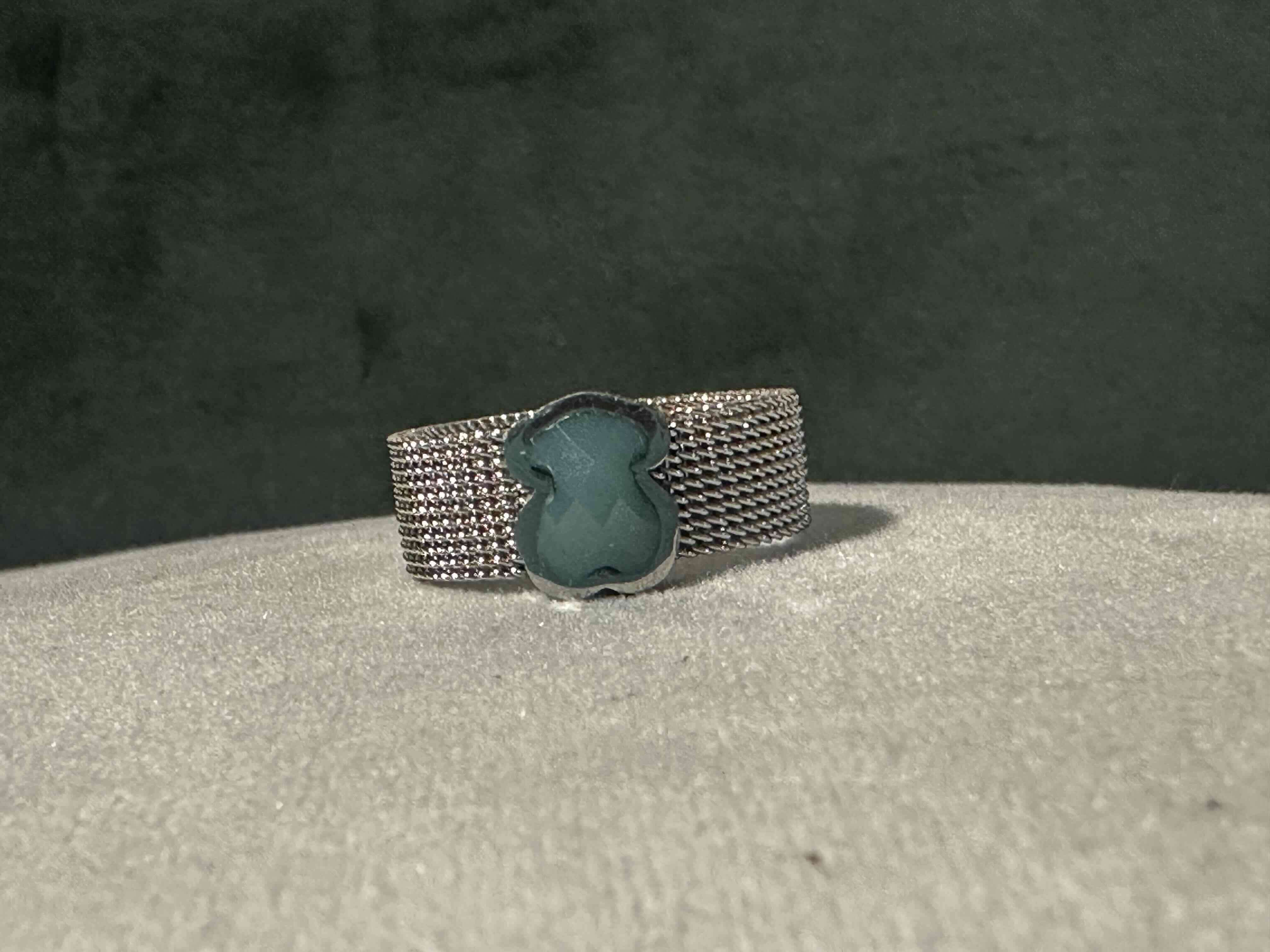 Anillo plateado con piedra verde de osito - 1