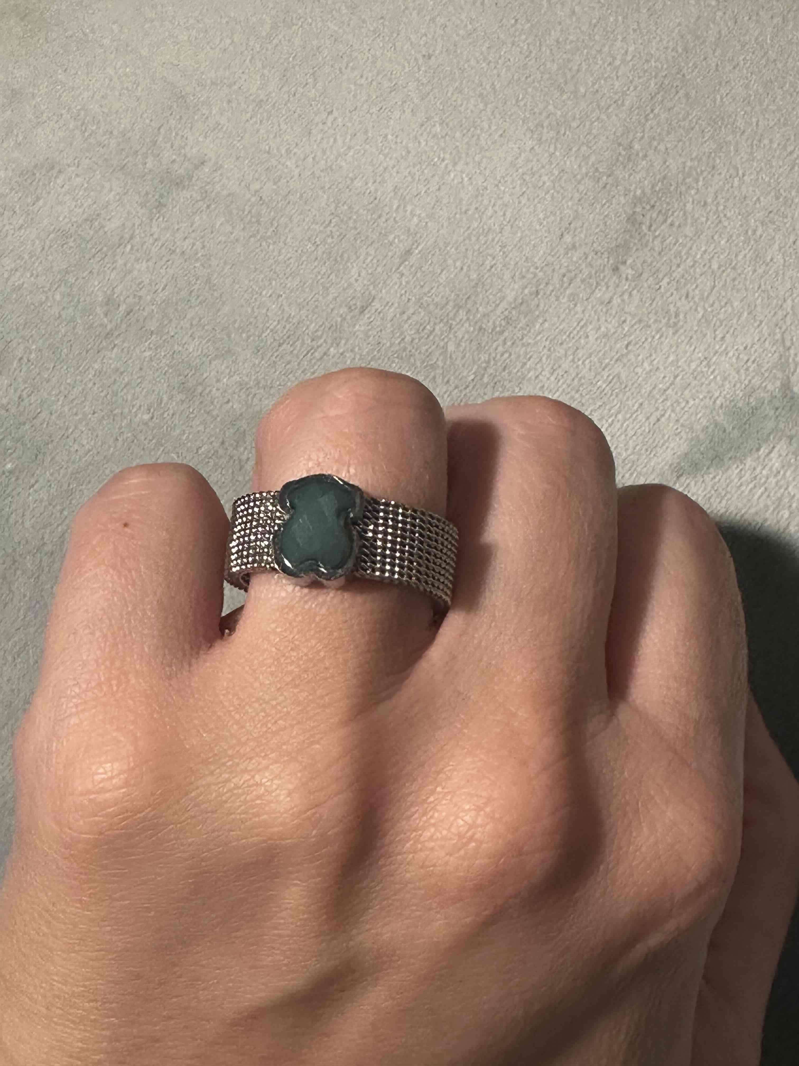 Anillo plateado con piedra verde de osito - 3