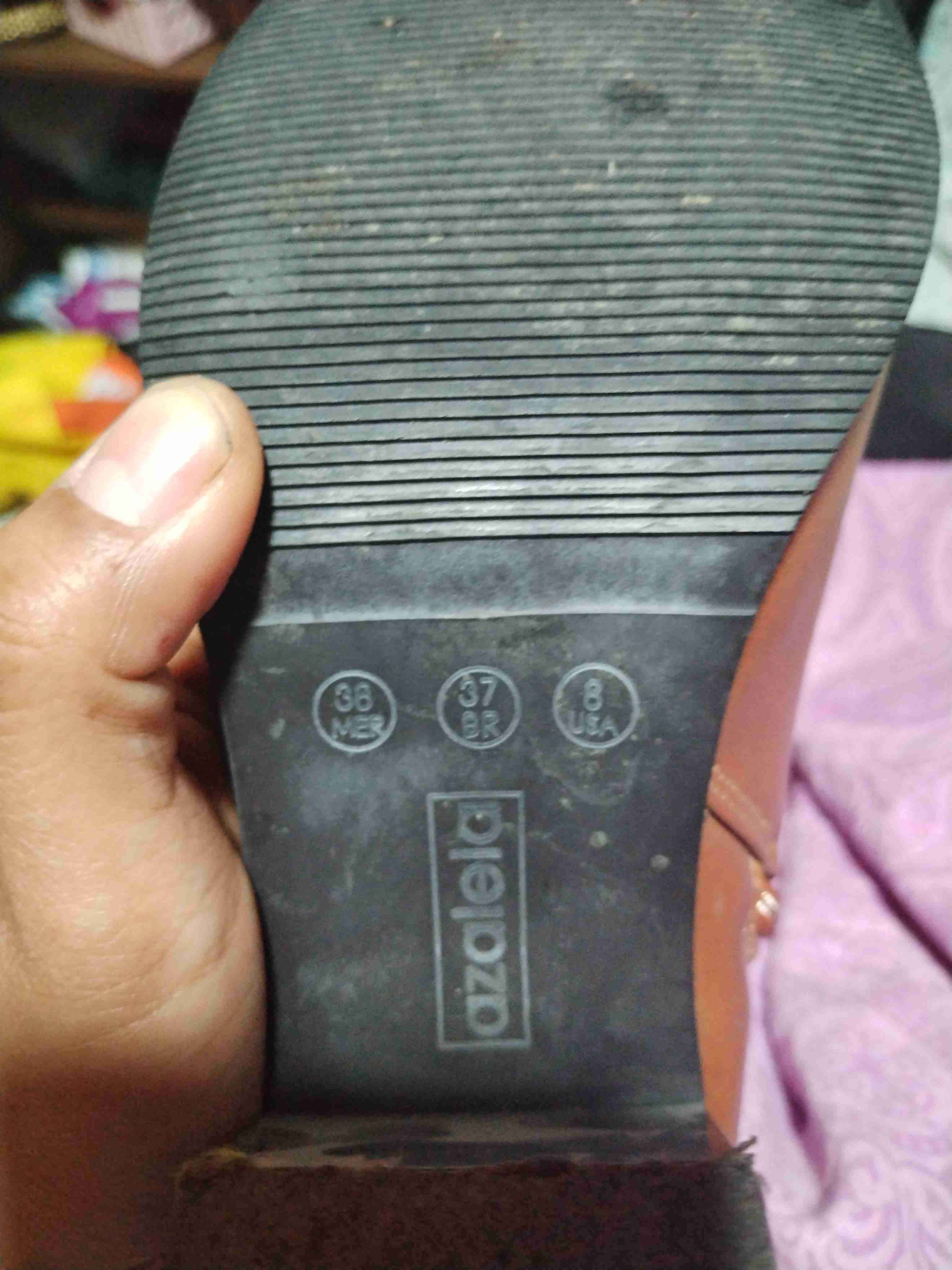 Botas color café con tacón - 4