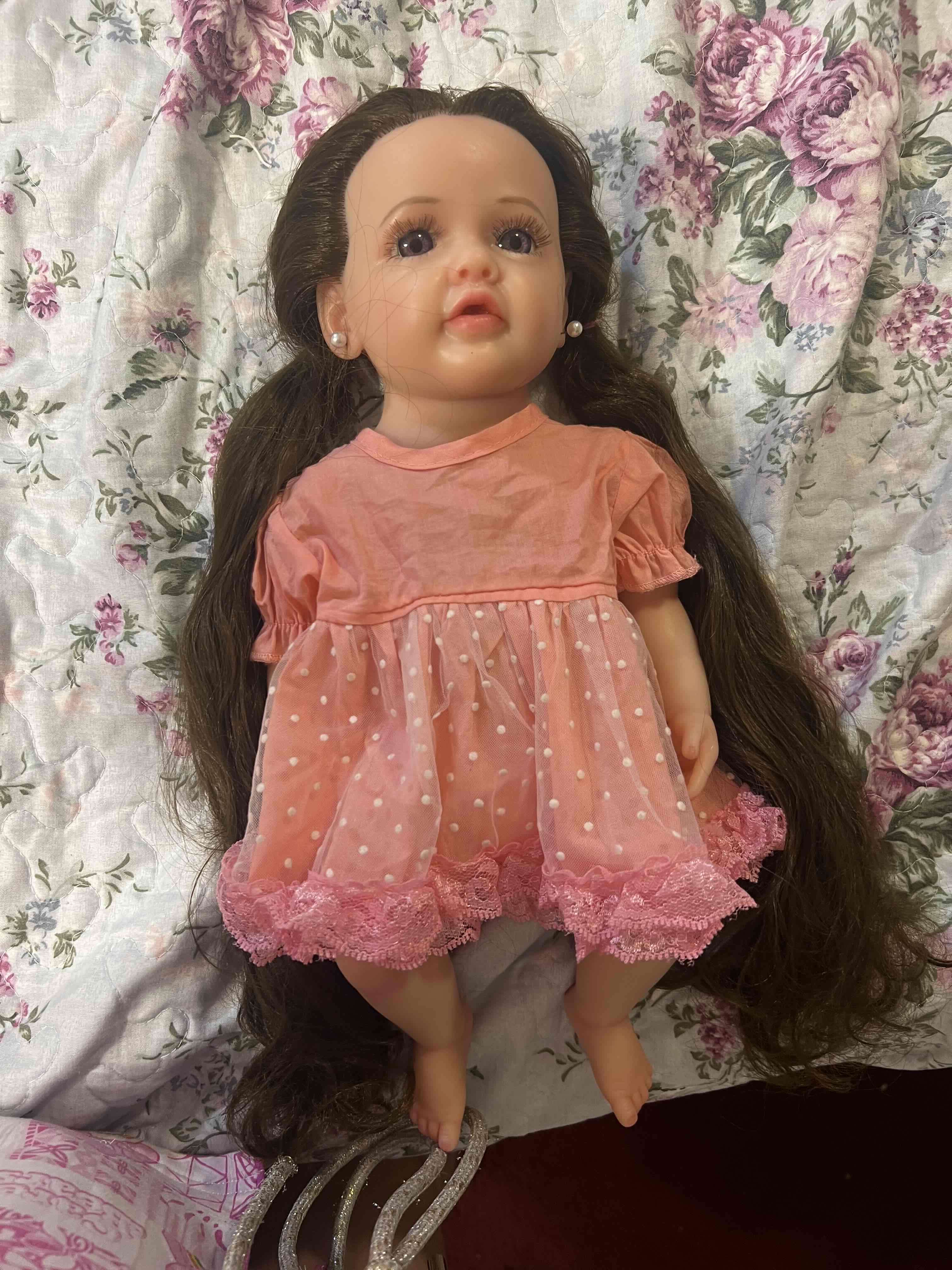 Muñeca con vestido rosado de silicona - 2