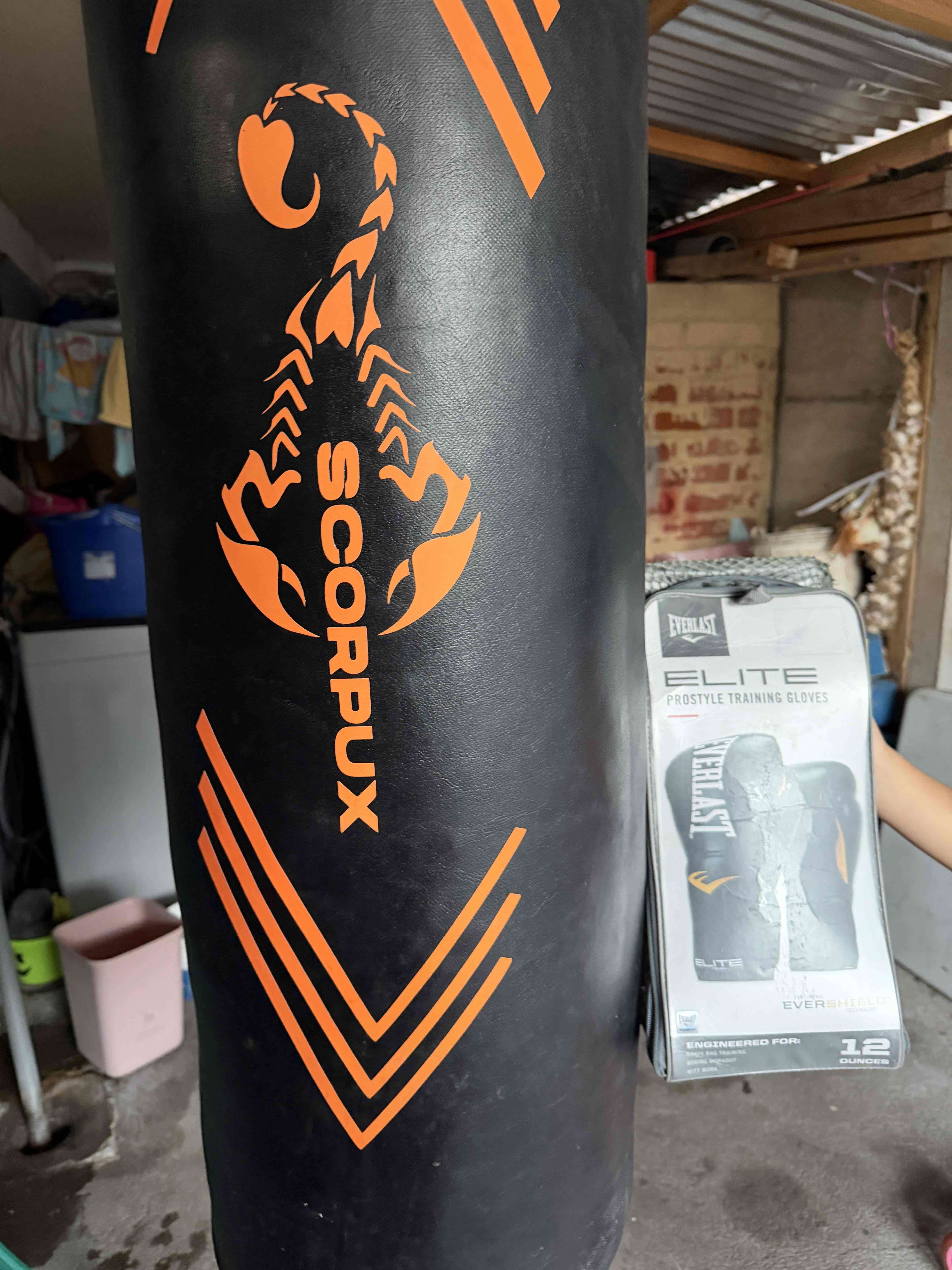 Saco de boxeo y guantes Everlast - miniatura 2