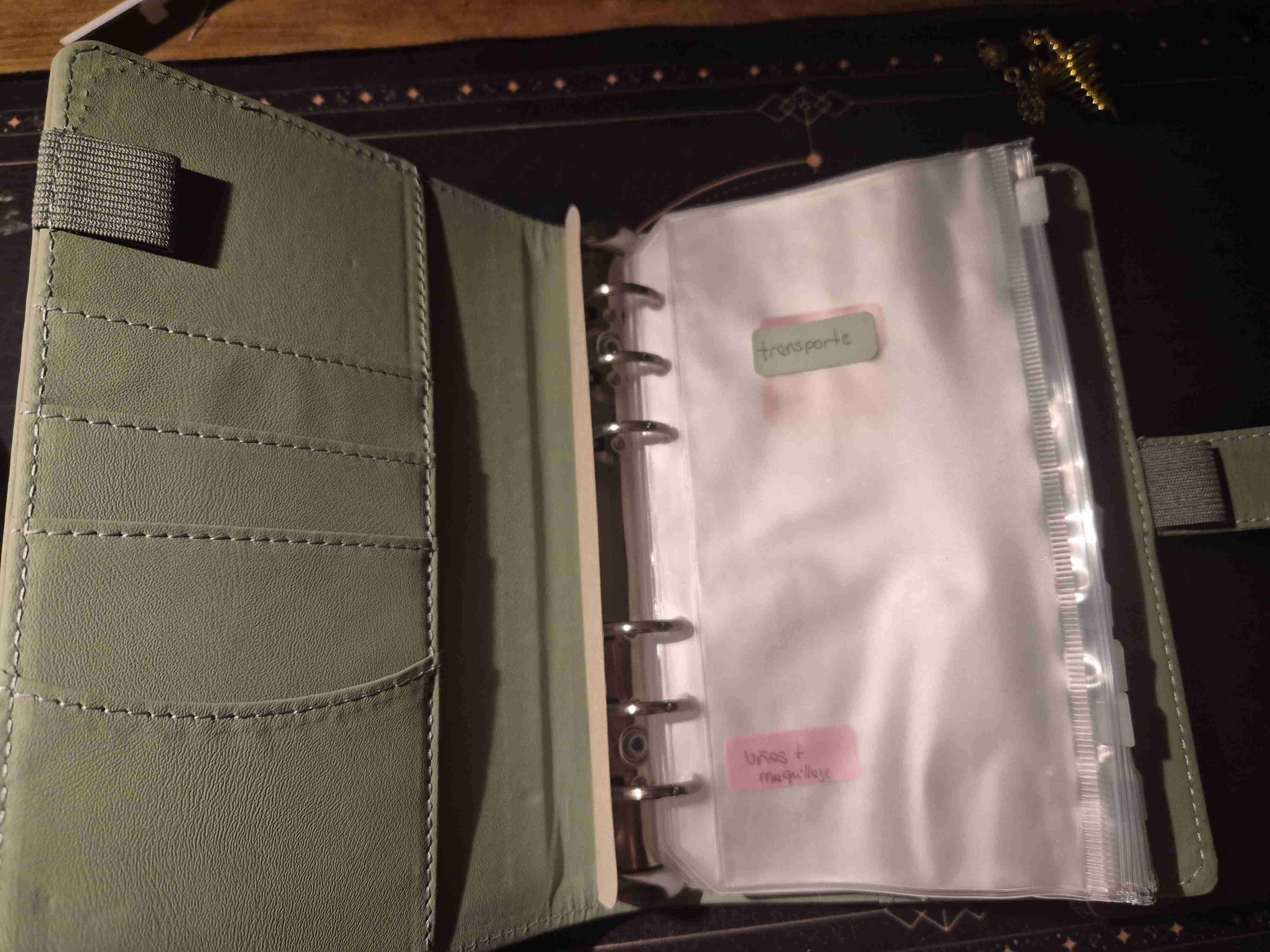 Cuaderno con cubierta verde para ahorro - miniatura 2