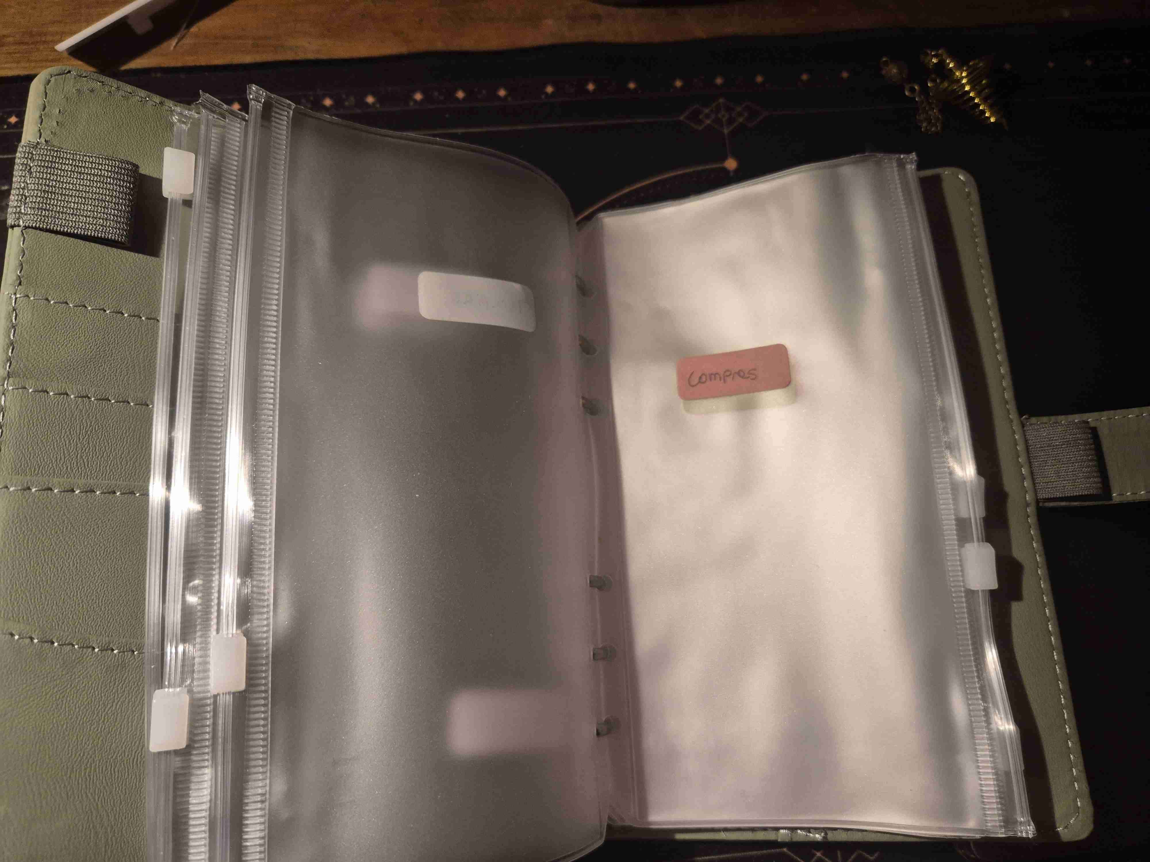 Cuaderno con cubierta verde para ahorro - miniatura 3