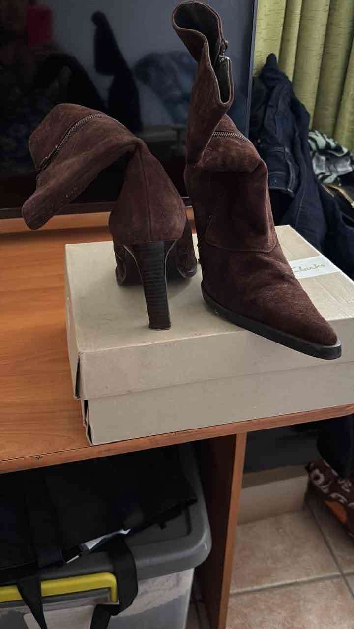 Botines marrón de cuero talla 35