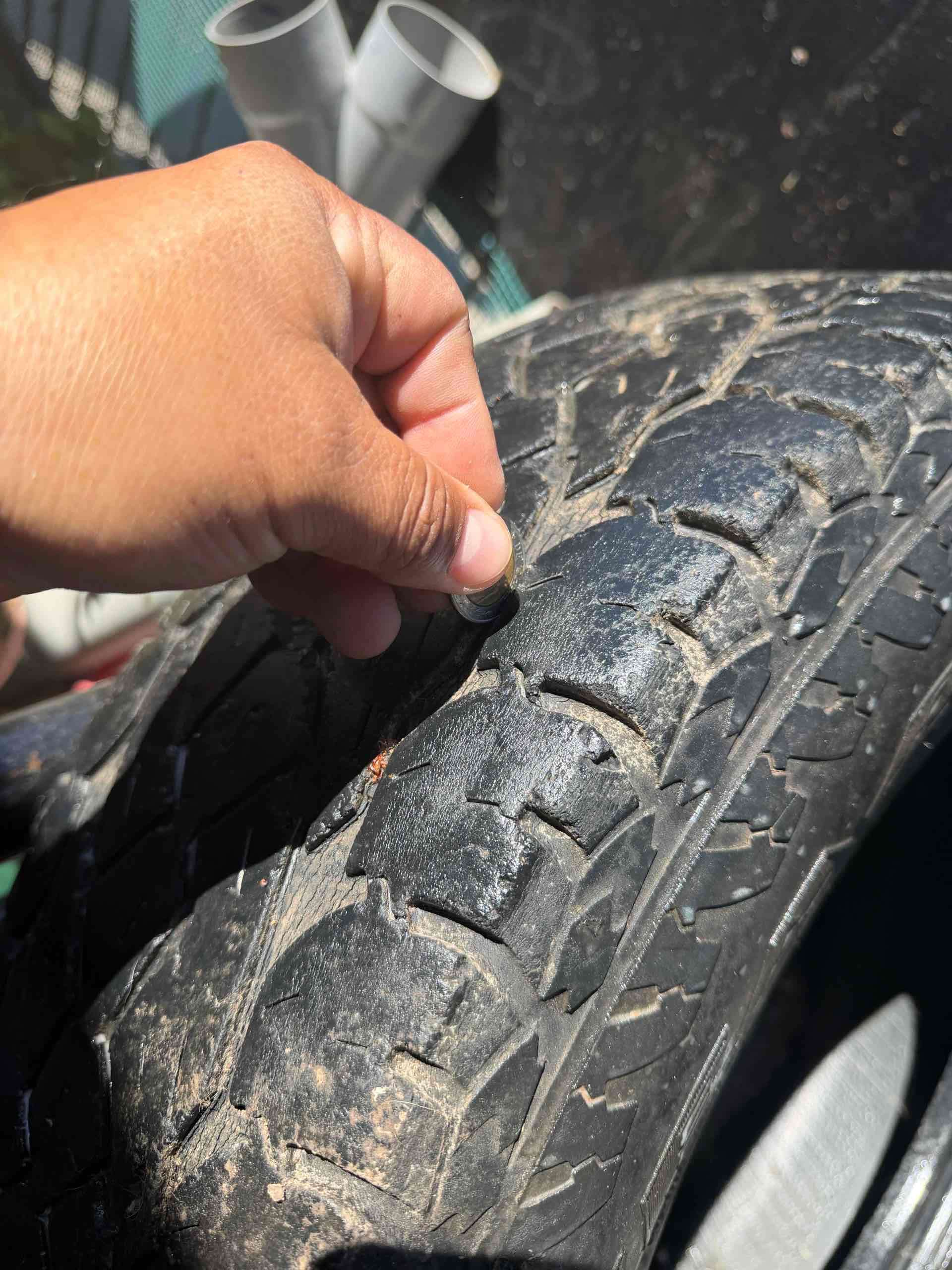 Neumáticos usados Goodyear 235/75/R15 - 4